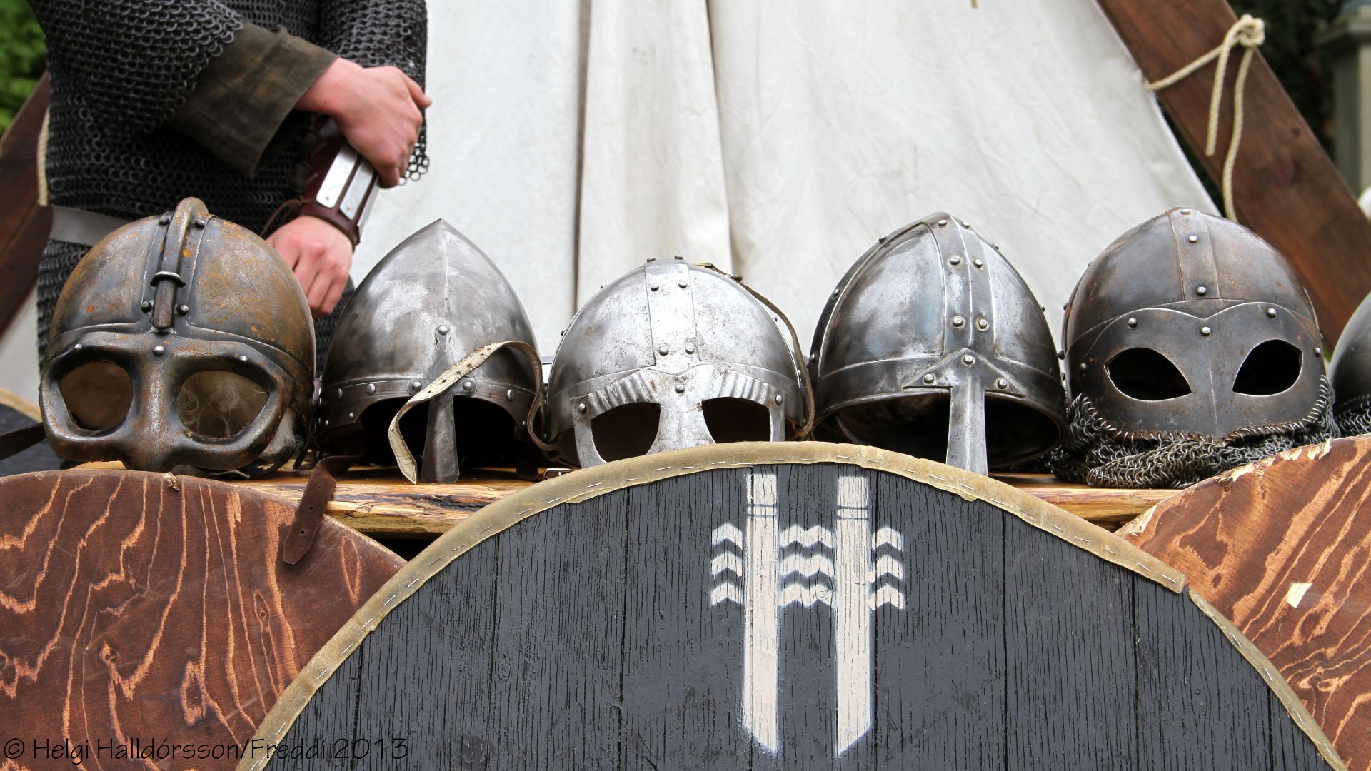 File:Viking Arms and Armor (9302360544).jpg