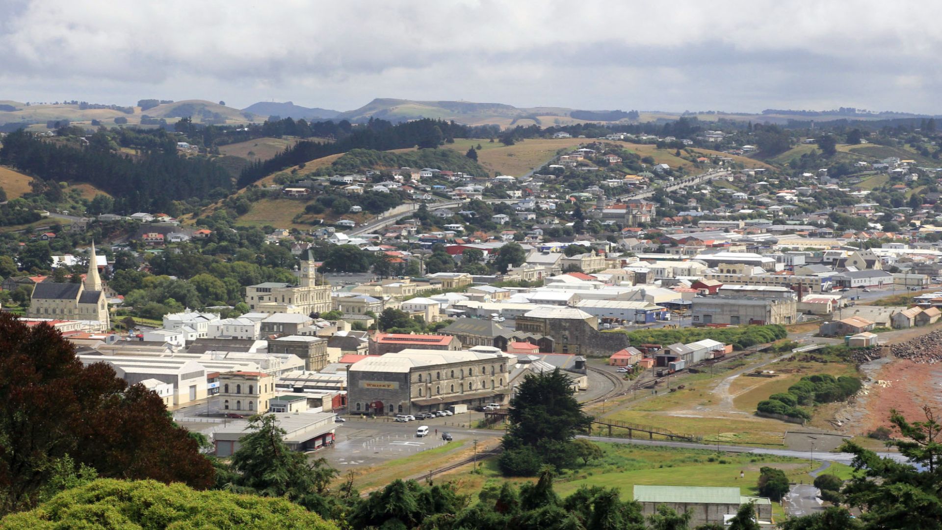 File:Overlooking Oamaru.jpg