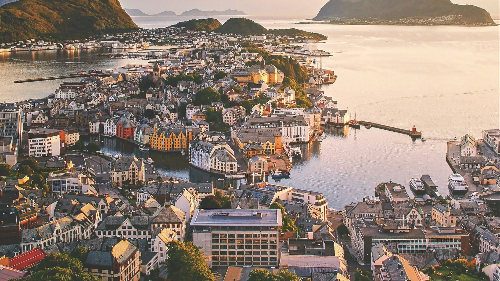 aerial photography of houses between body of water at daytime
