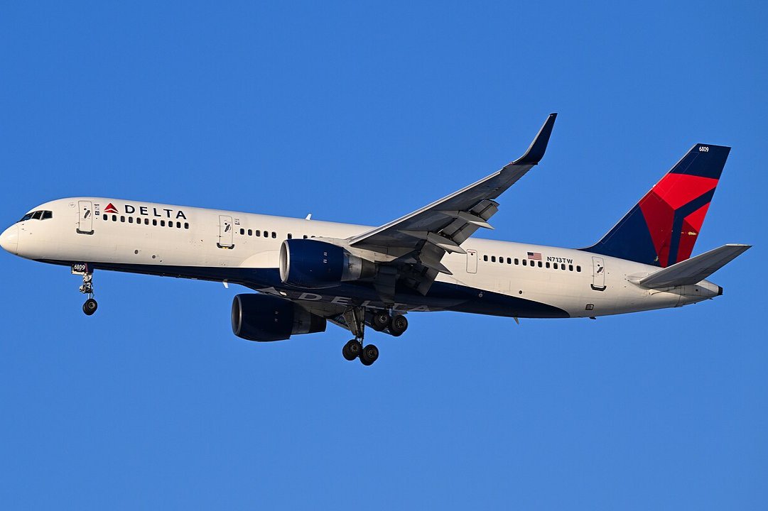 Delta Air Lines Boeing 757-200 N713TW
