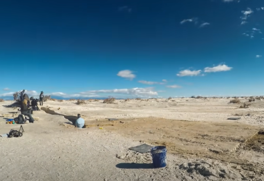 Screenshot of Ice Age Footprints (2022)