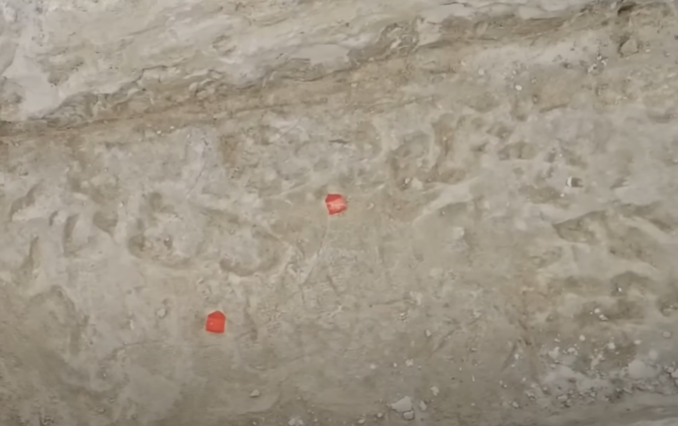 Screenshot Ancient footprints in New Mexico
