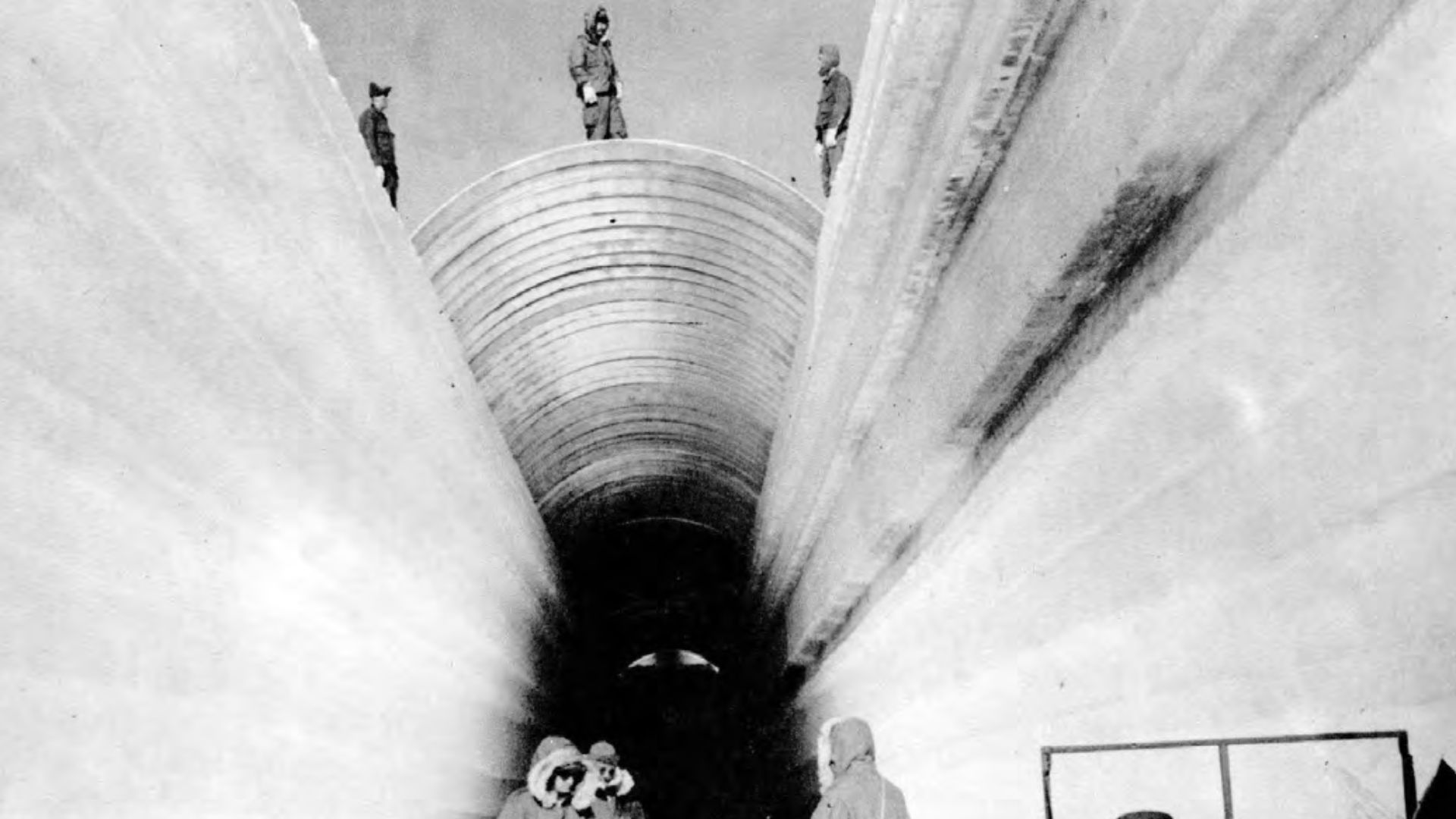 File:Camp Century trench construction.png