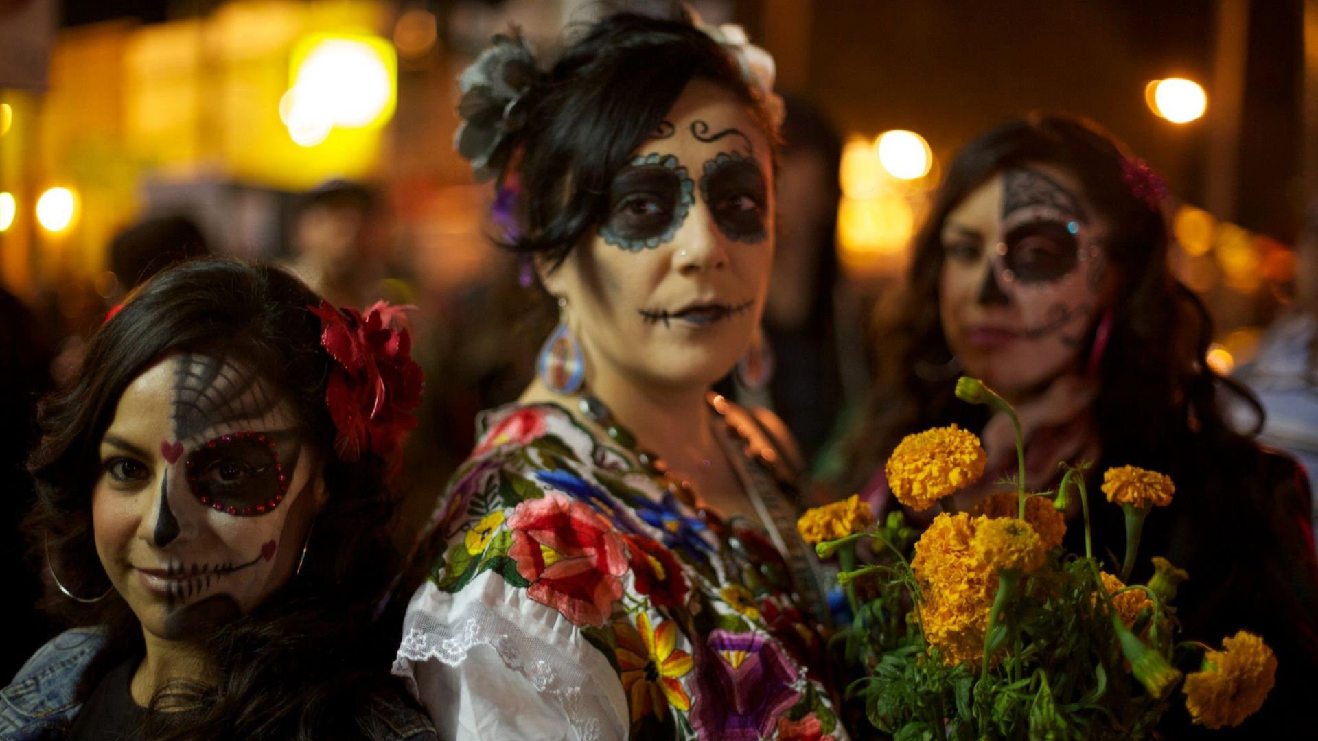 File:Dia de los Muertos Celebration in Mission District of San Francisco, CA.jpg