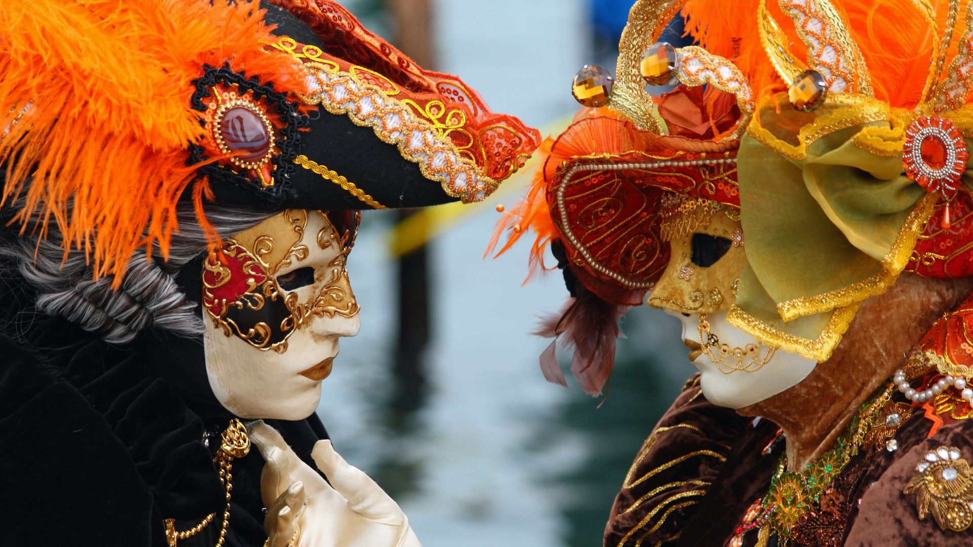 File:Venice Carnival - Masked Lovers (2010).jpg