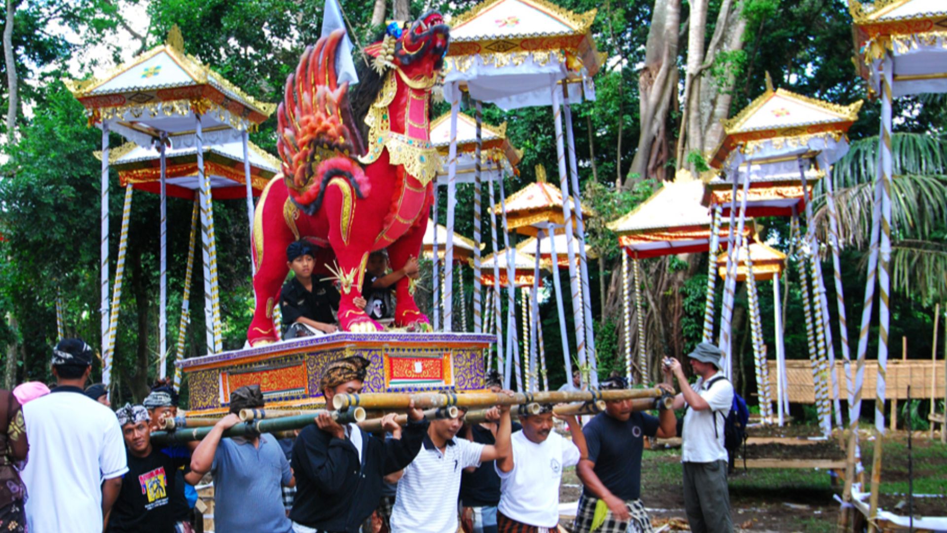 File:Bali – Cremation Ceremony (2688341694).jpg