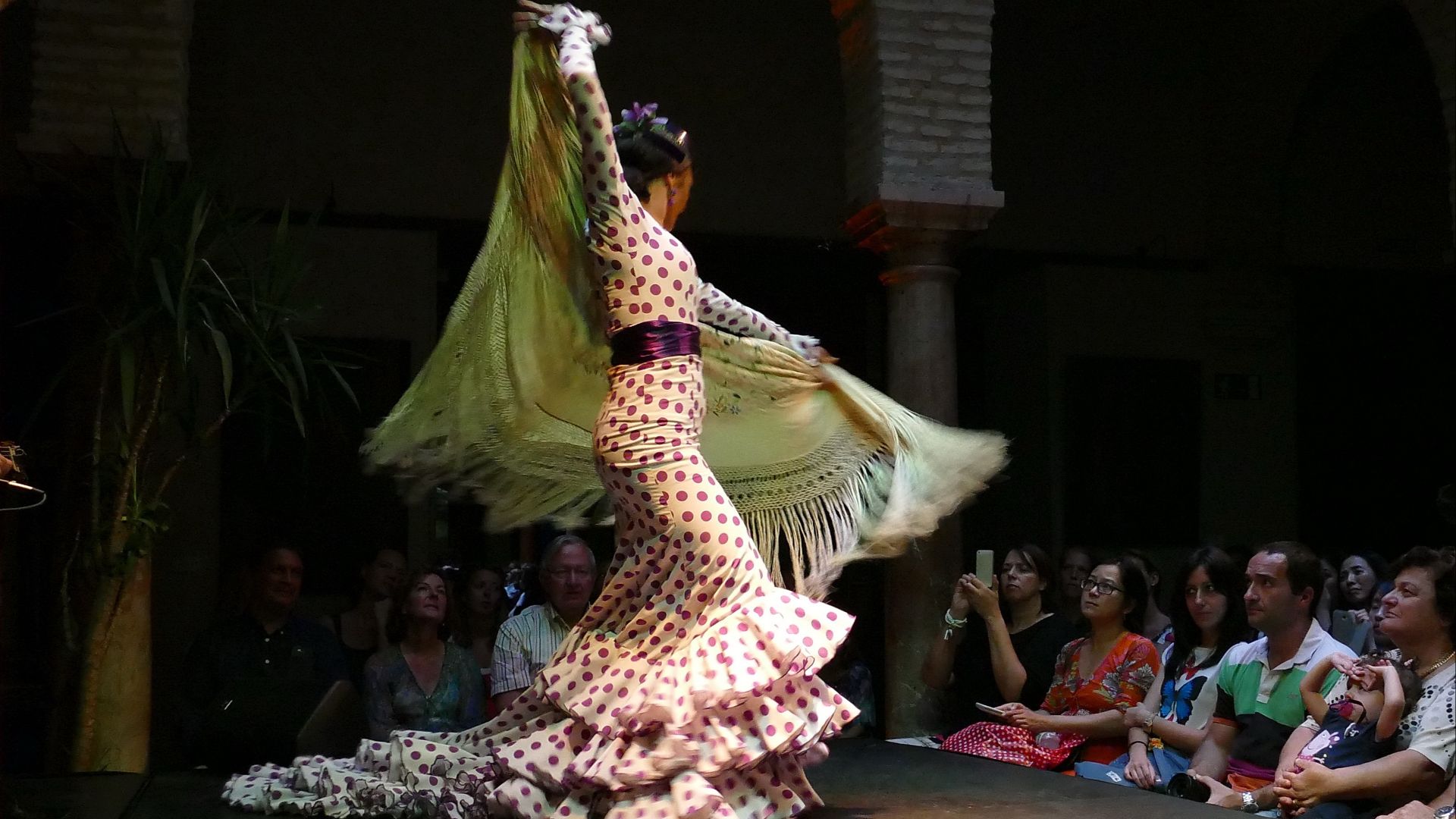 File:Flamenco in Sevilla 03.jpg