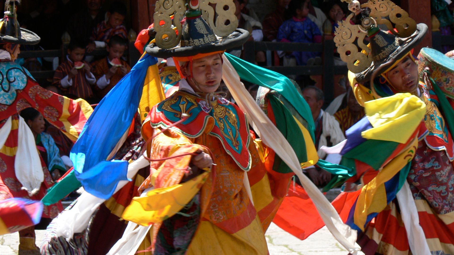 File:Dance of the Black Hats with Drums, Paro Tsechu 5.jpg