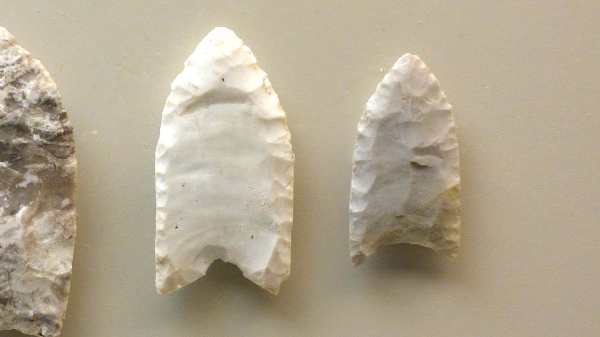 File:Spear tips (fluted), Late Paleo Early Archaic Indians, 8000-6000 BC, stone - Wisconsin Historical Museum - DSC03426.JPG