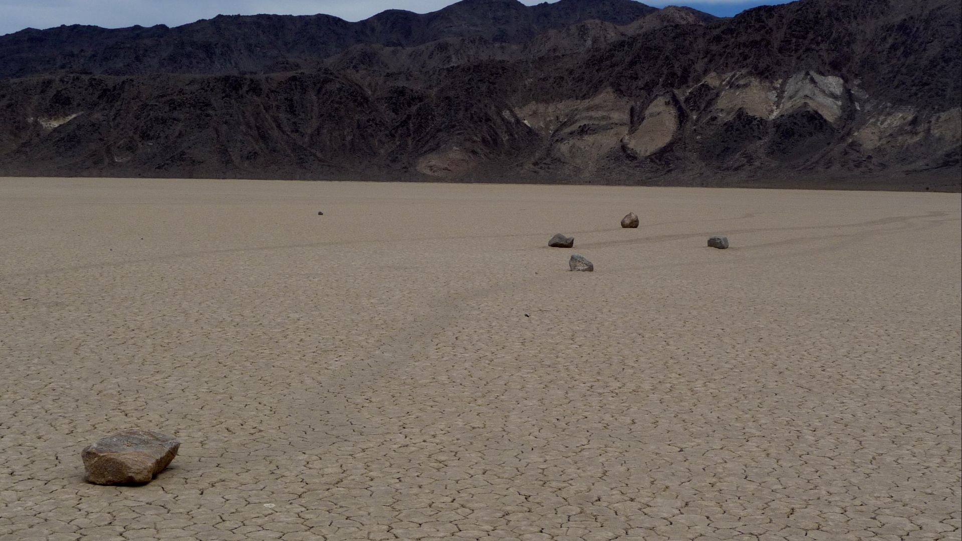 File:Death Valley NP - Racetrack Playa - sailing stone race.JPG