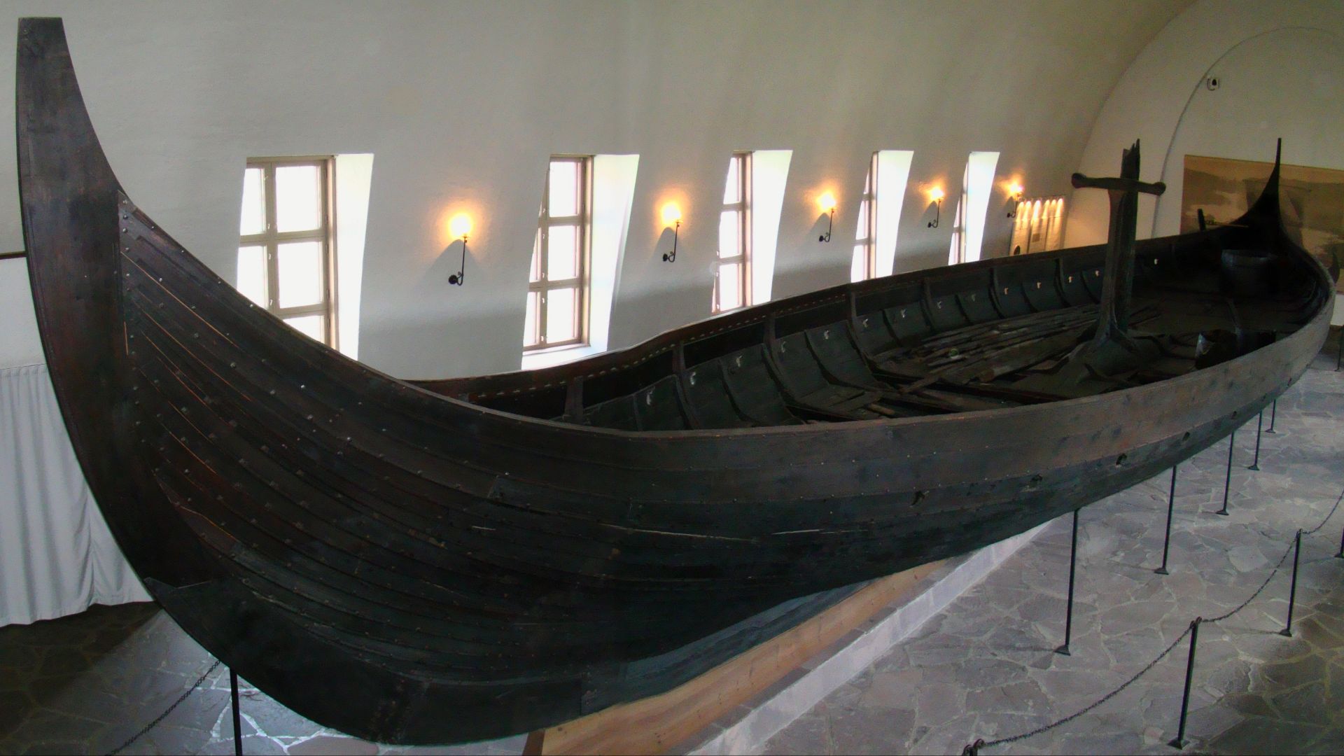 File:Gokstad Ship Side View.JPG