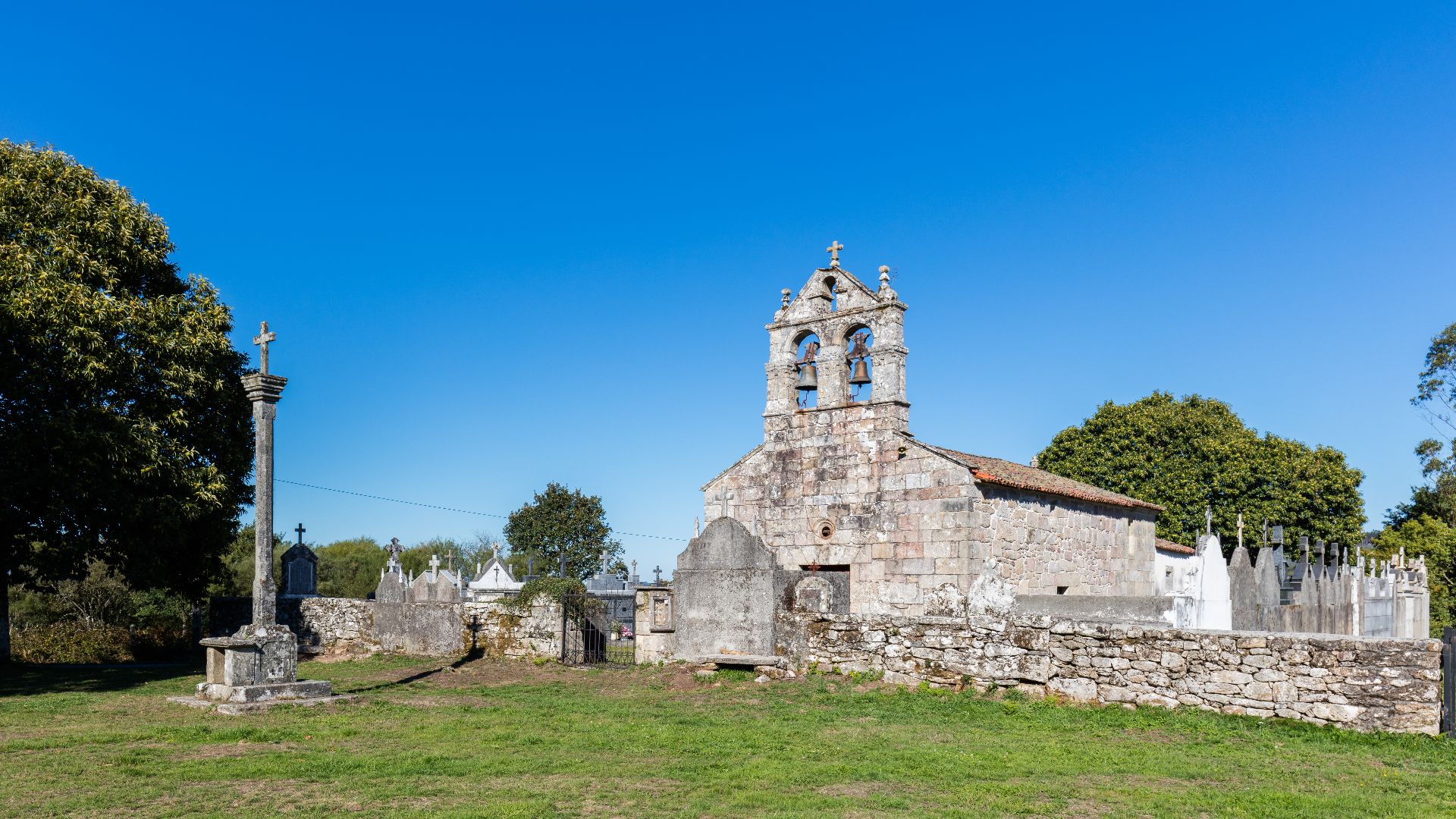File:Iglesia de Santiago, Lestedo, Camino de Santiago, Lugo, España, 2015-09-20, DD 31.jpg