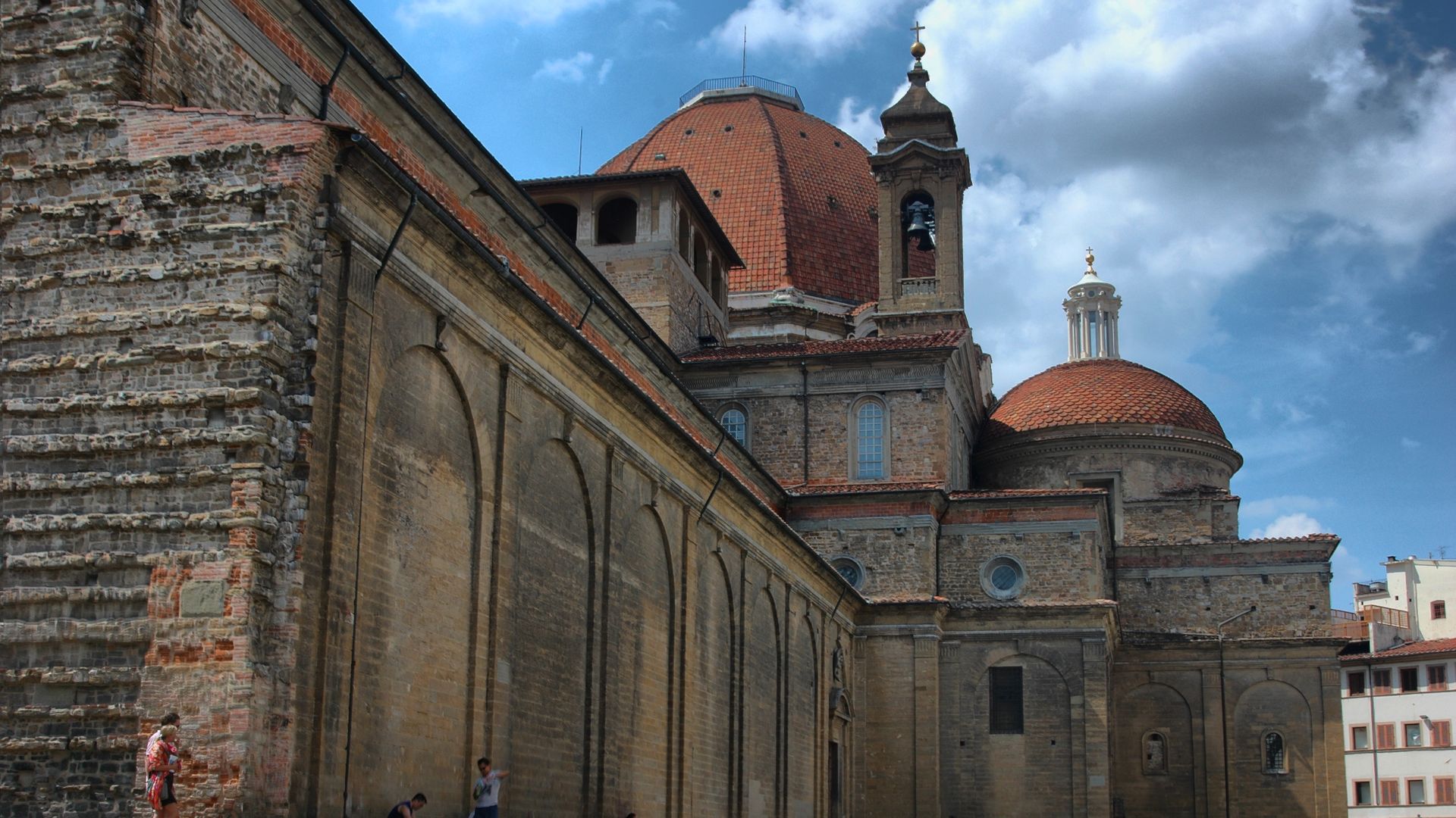 File:Exterior of the Basilica of San Lorenzo - 0828.jpg