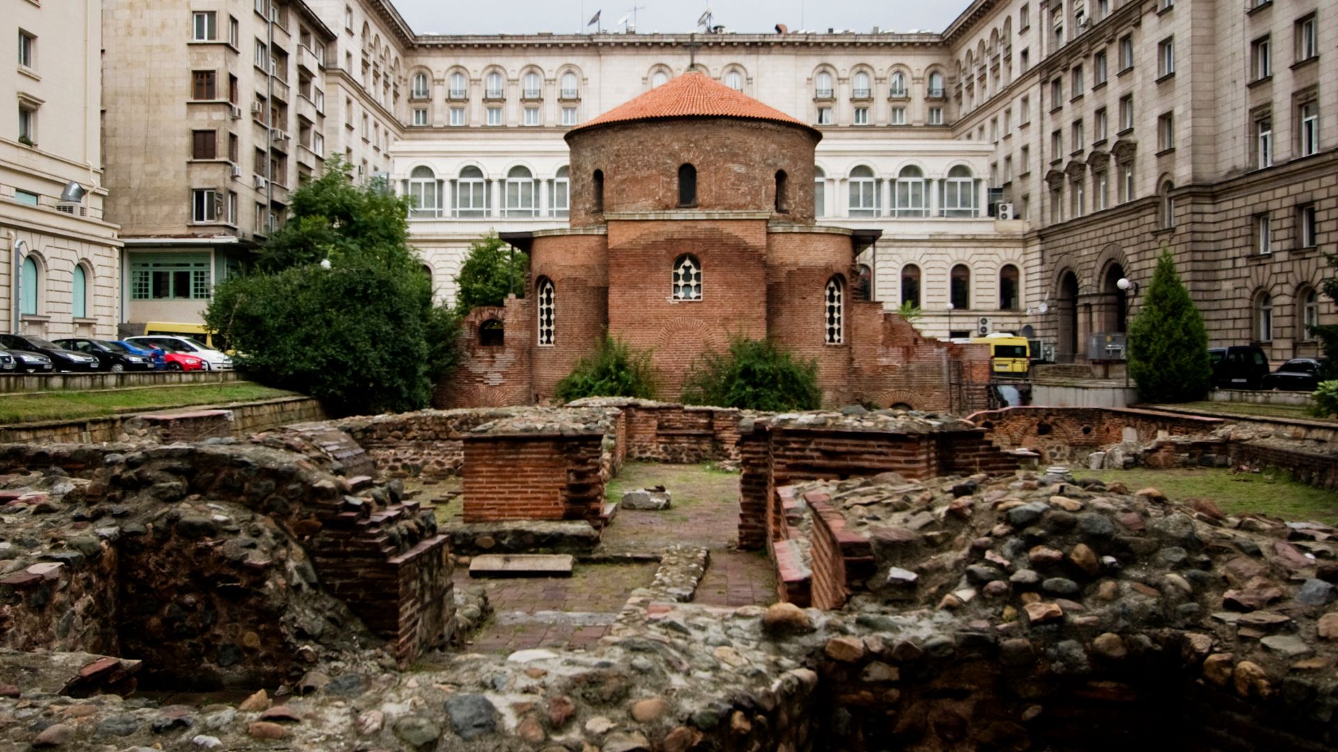 File:Rotunda Sveti Georgi, Sofia.jpg