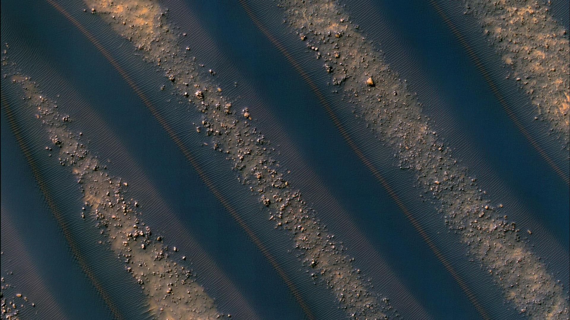 File:Dunes of Mars.jpg