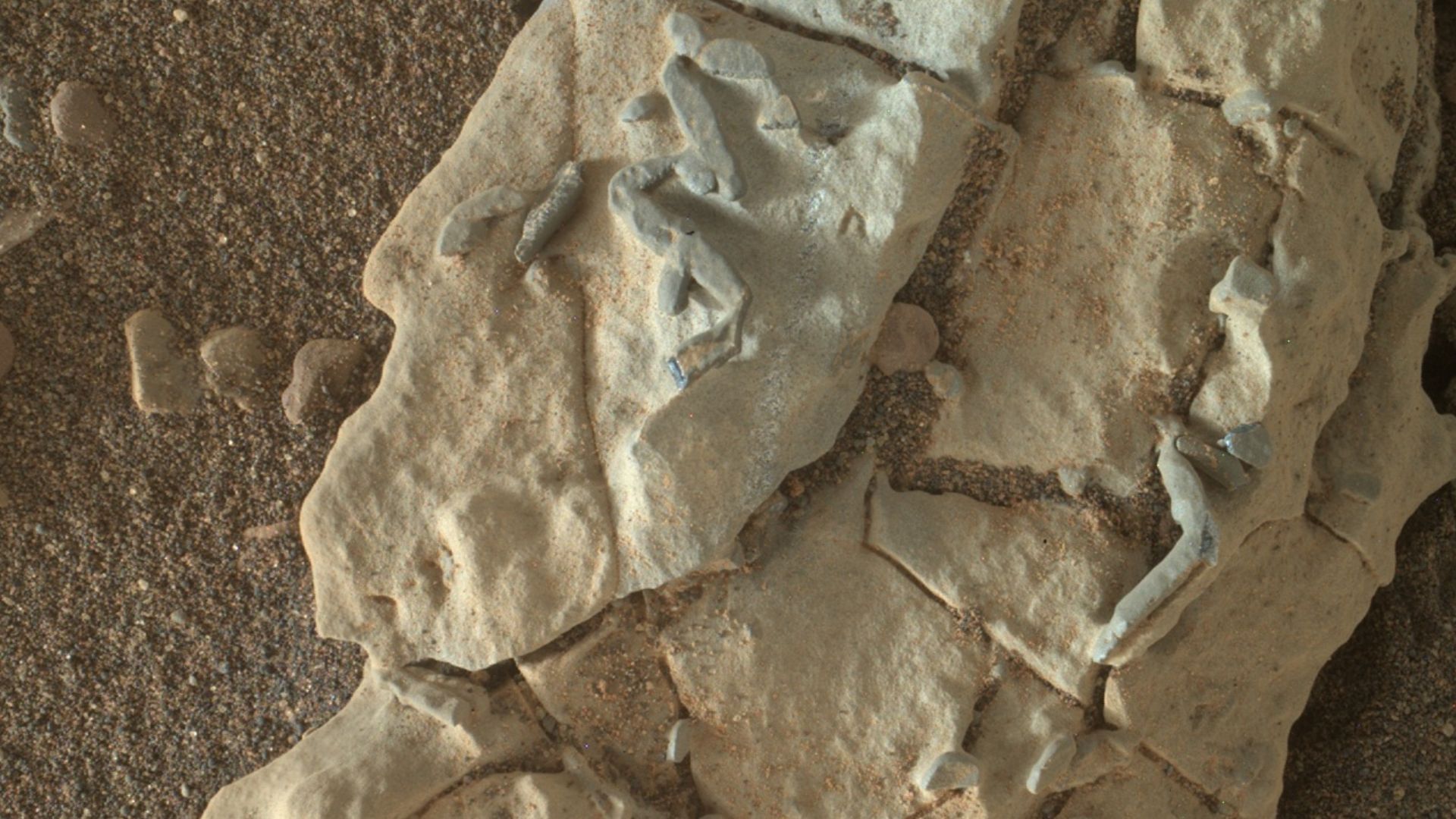 File:Mars-Curiosity-RockStructures-20180102.jpg