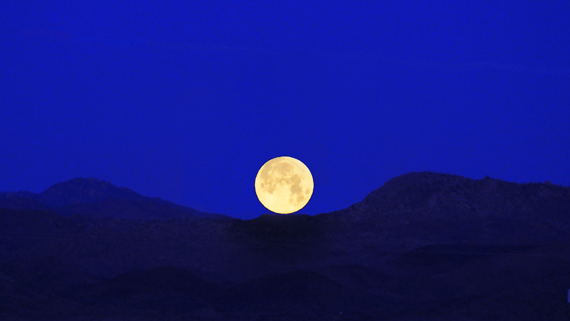 File:Early Morning Moonset.jpg