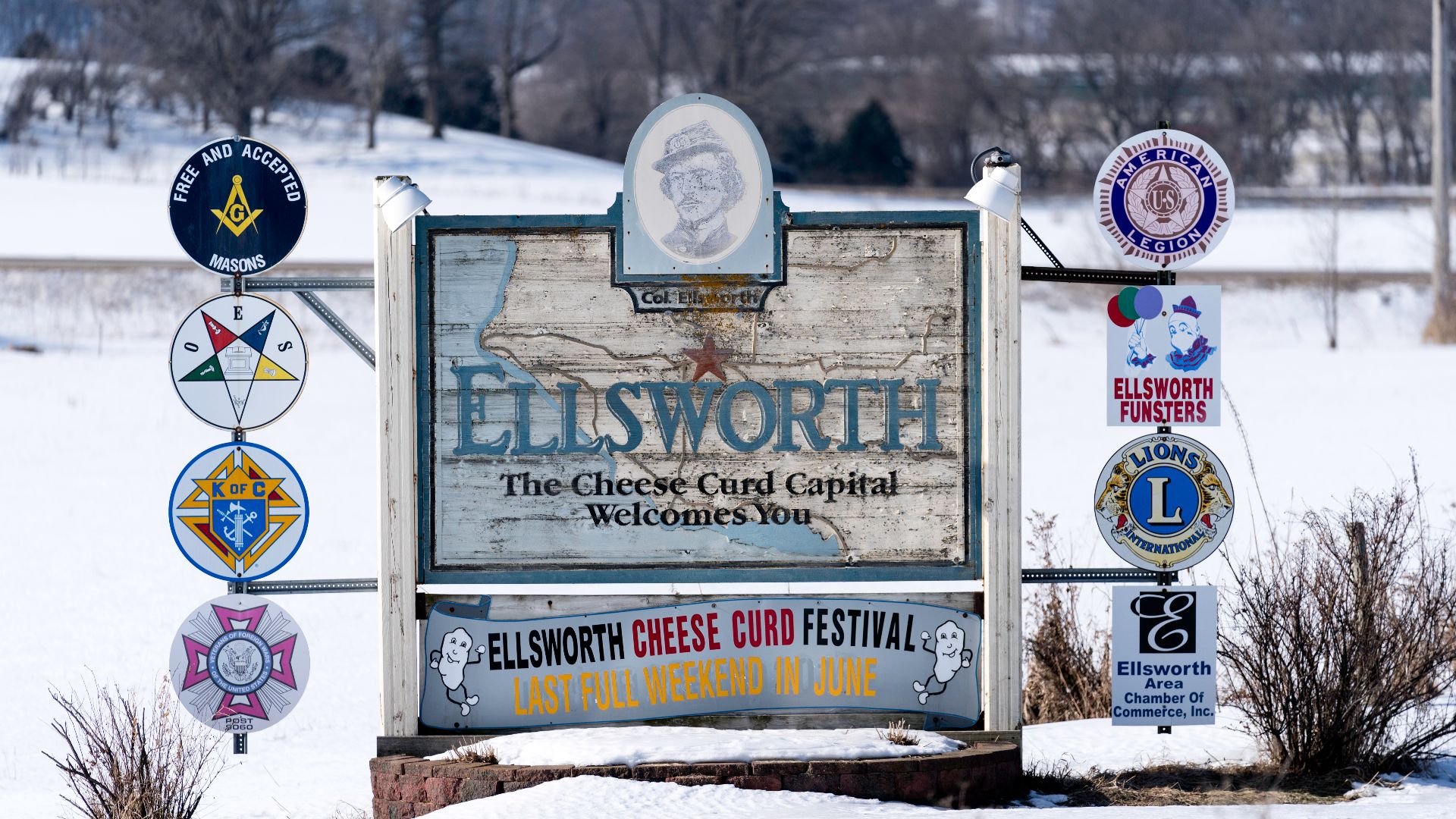 File:Ellsworth Wisconsin, The Cheese Curd Capital Welcomes You.jpg