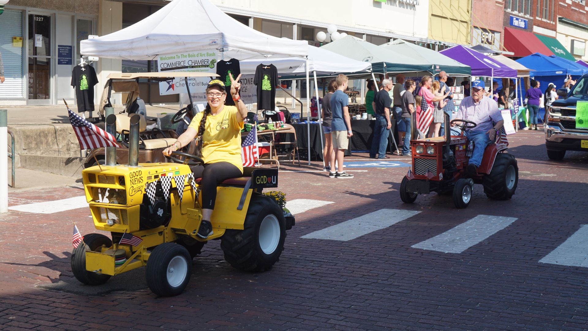File:2017 Bois d'Arc Bash parade 30 (racing lawn mowers).jpg