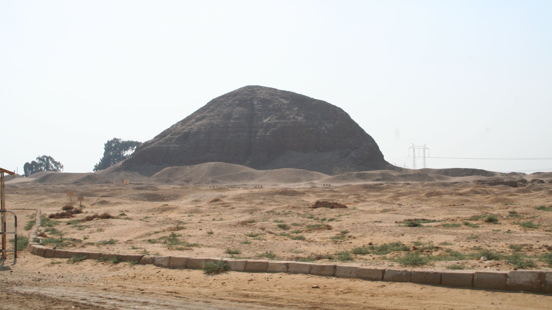 File:Hawara Pyramid 01.JPG