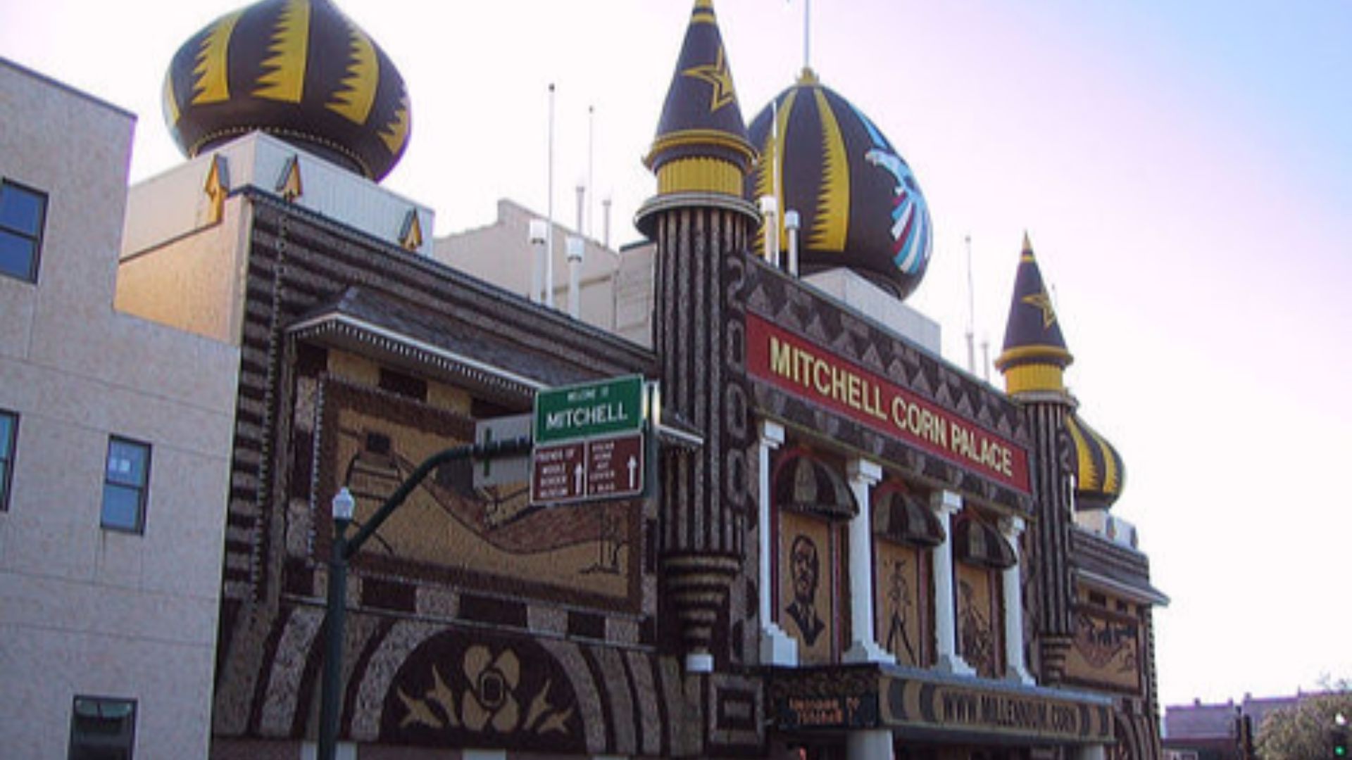 File:Mitchell corn palace.jpg
