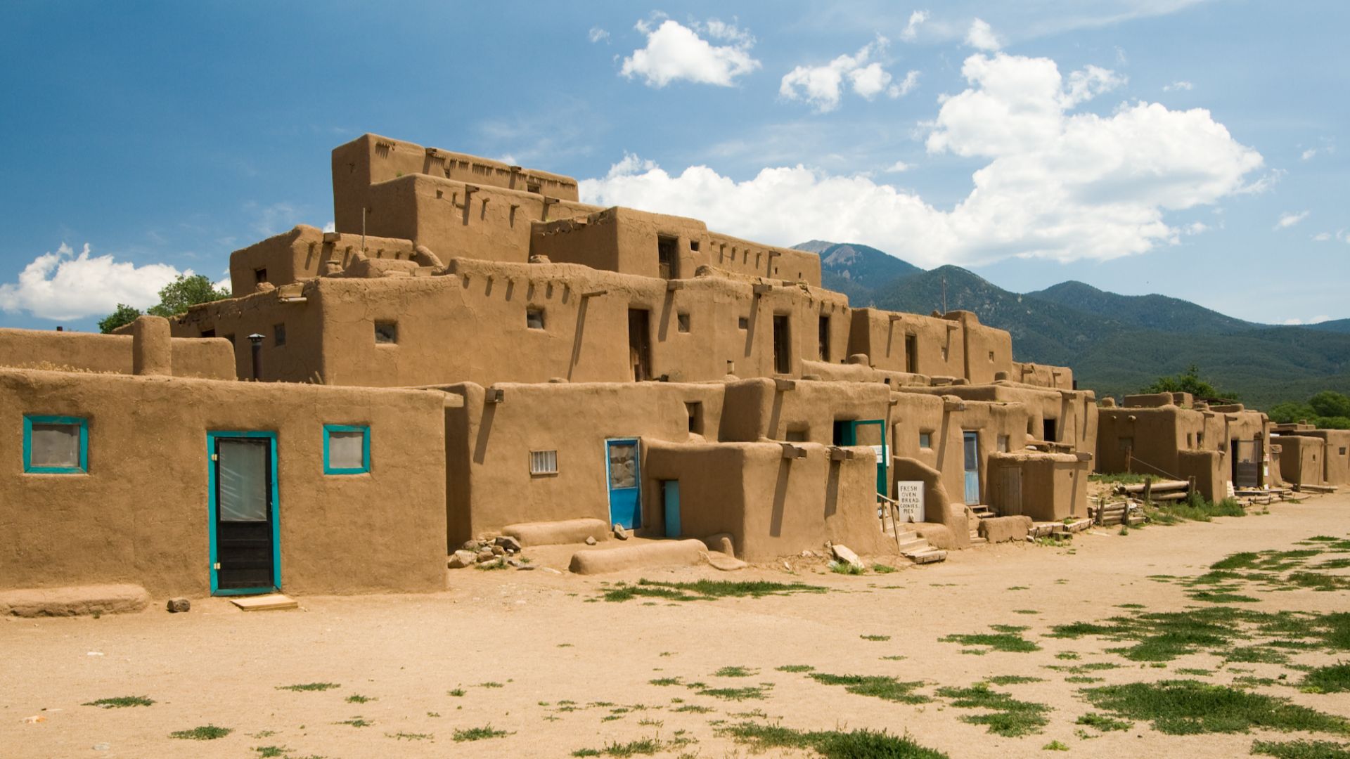 File:USA 09669 Taos Pueblo Luca Galuzzi 2007.jpg