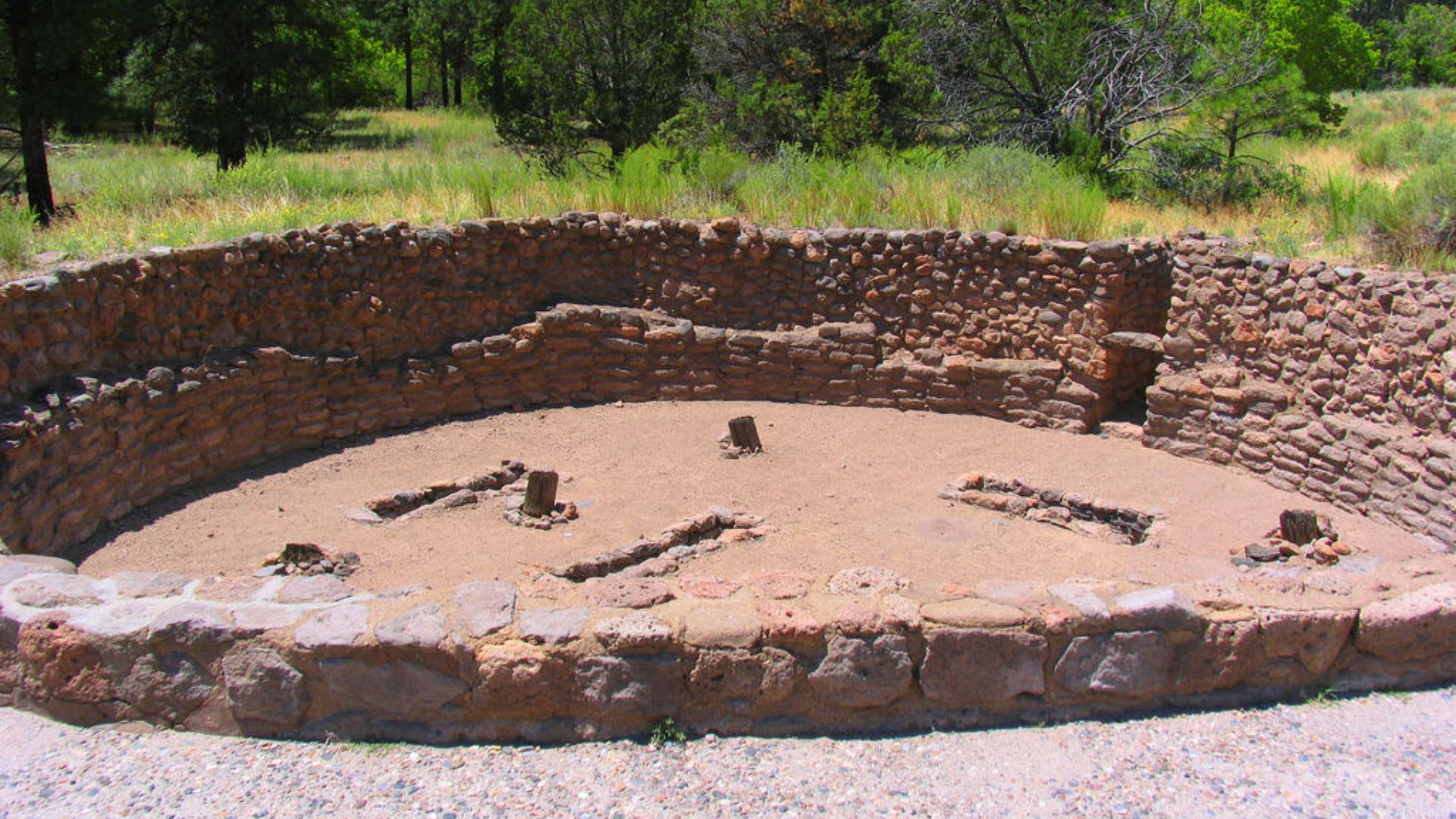 File:Kiva Bandelier NMexico USA1.jpg