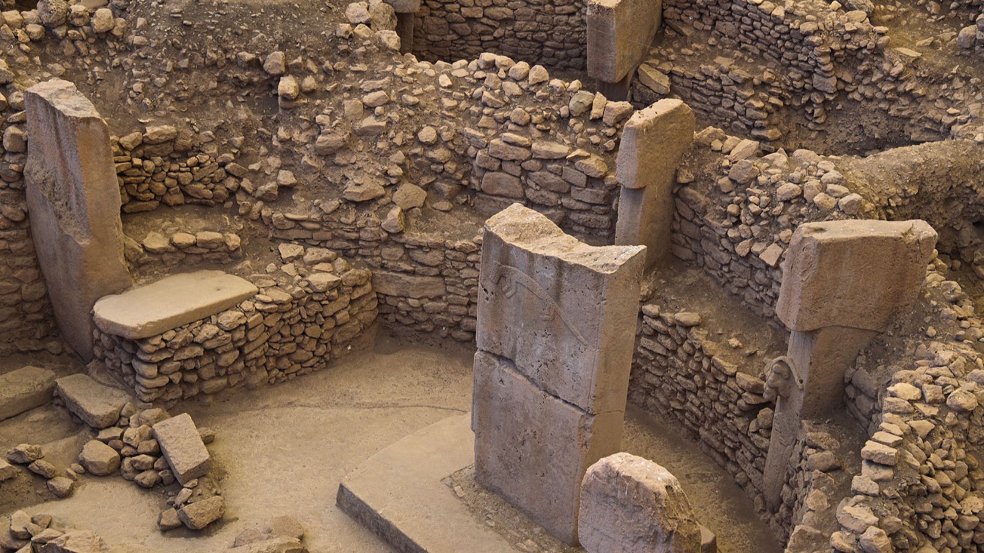 File:Göbeklitepe Building C 5309.jpg
