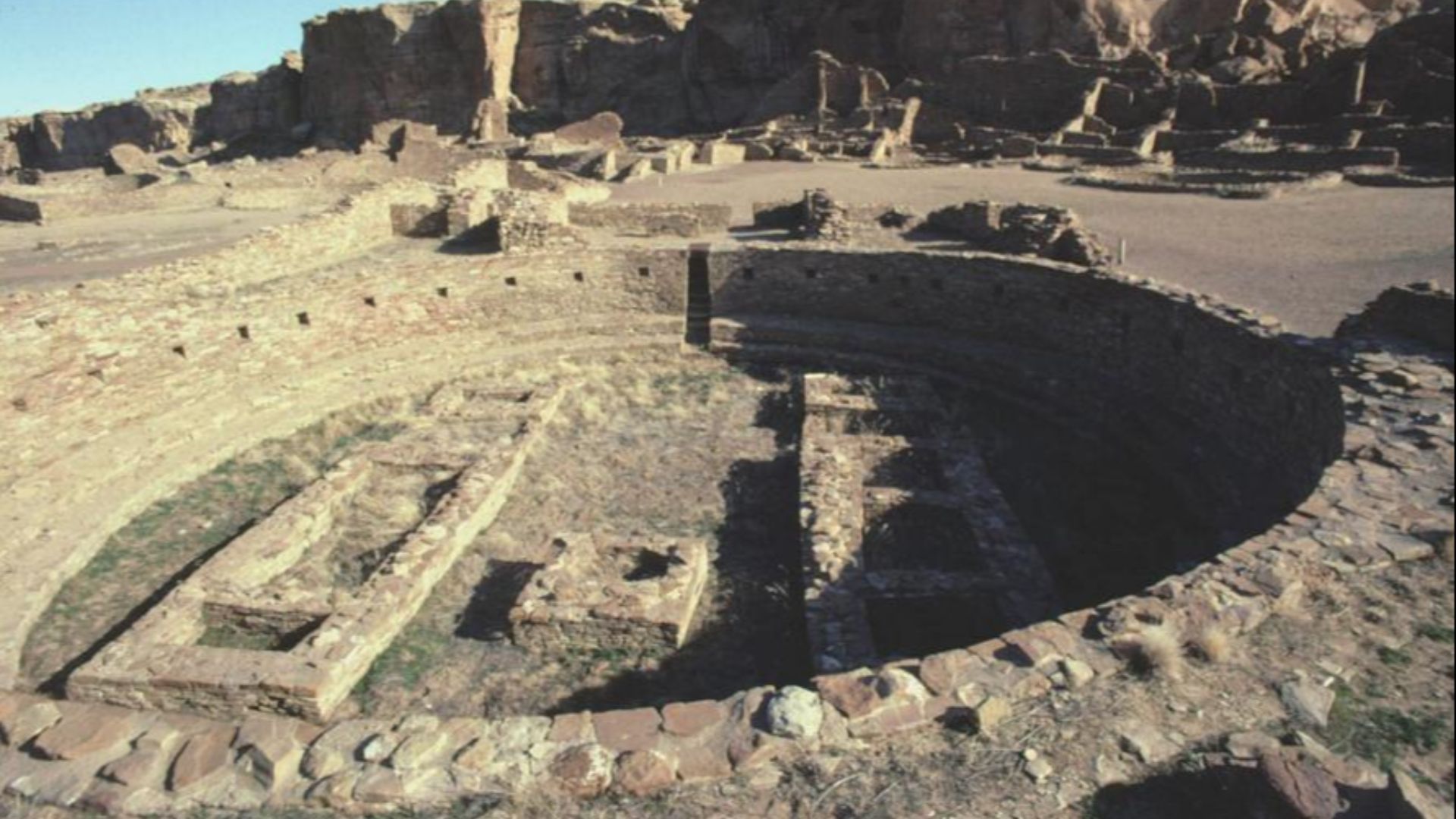 File:Chaco Canyon Pueblo Bonito great kiva NPS.jpg