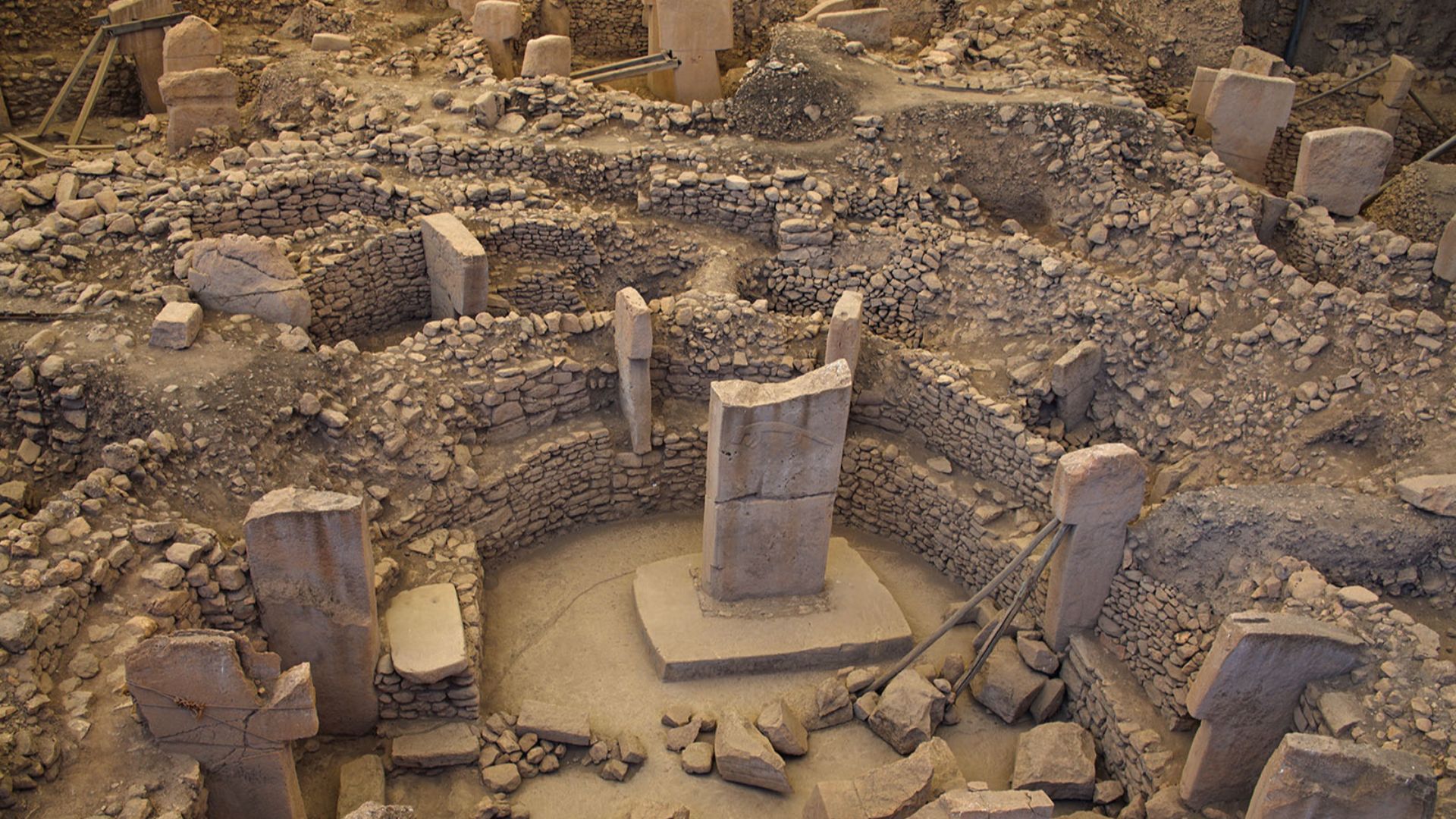 File:Göbeklitepe Building C 5305.jpg