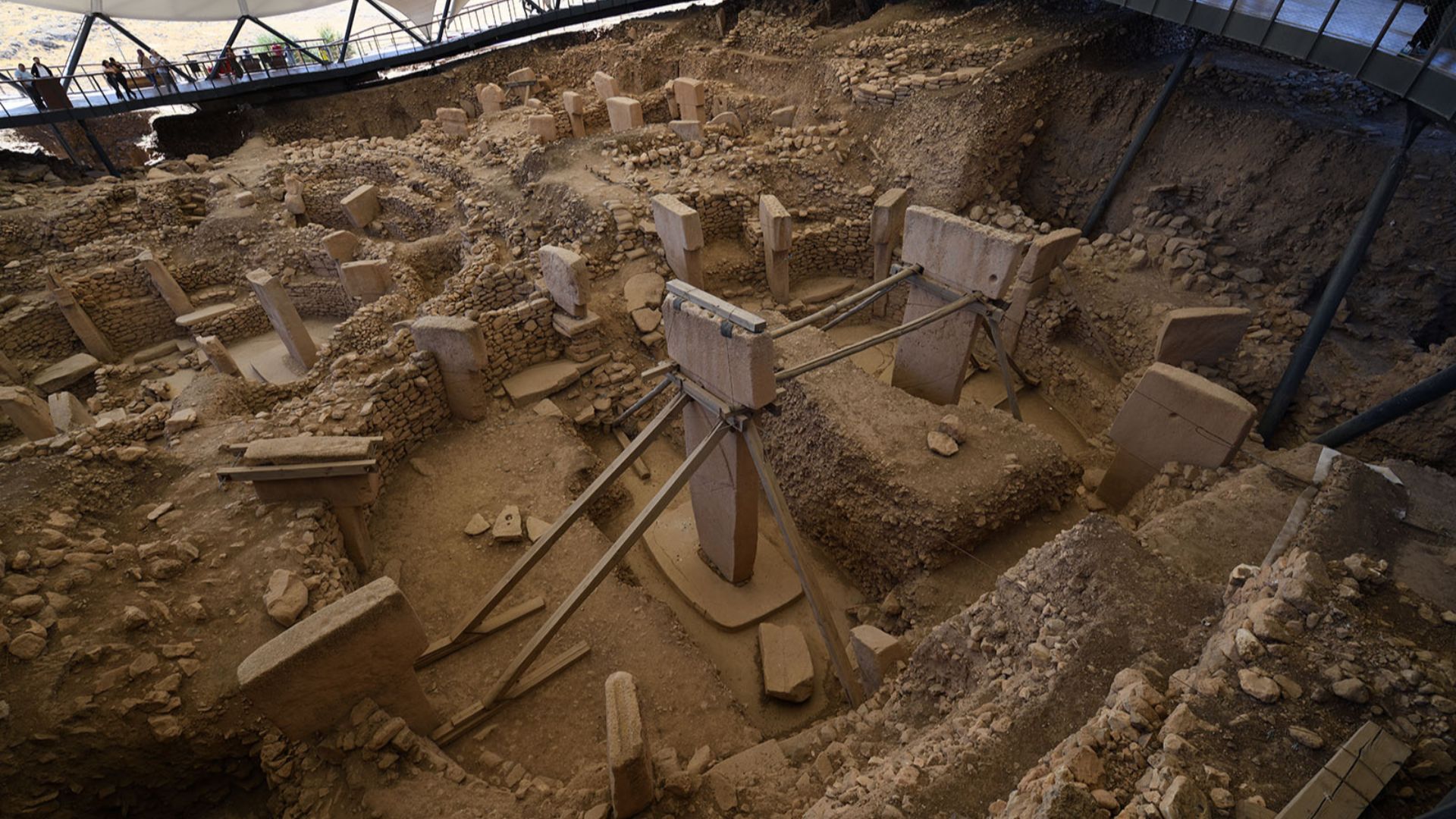 File:Göbeklitepe Building D 5351.jpg