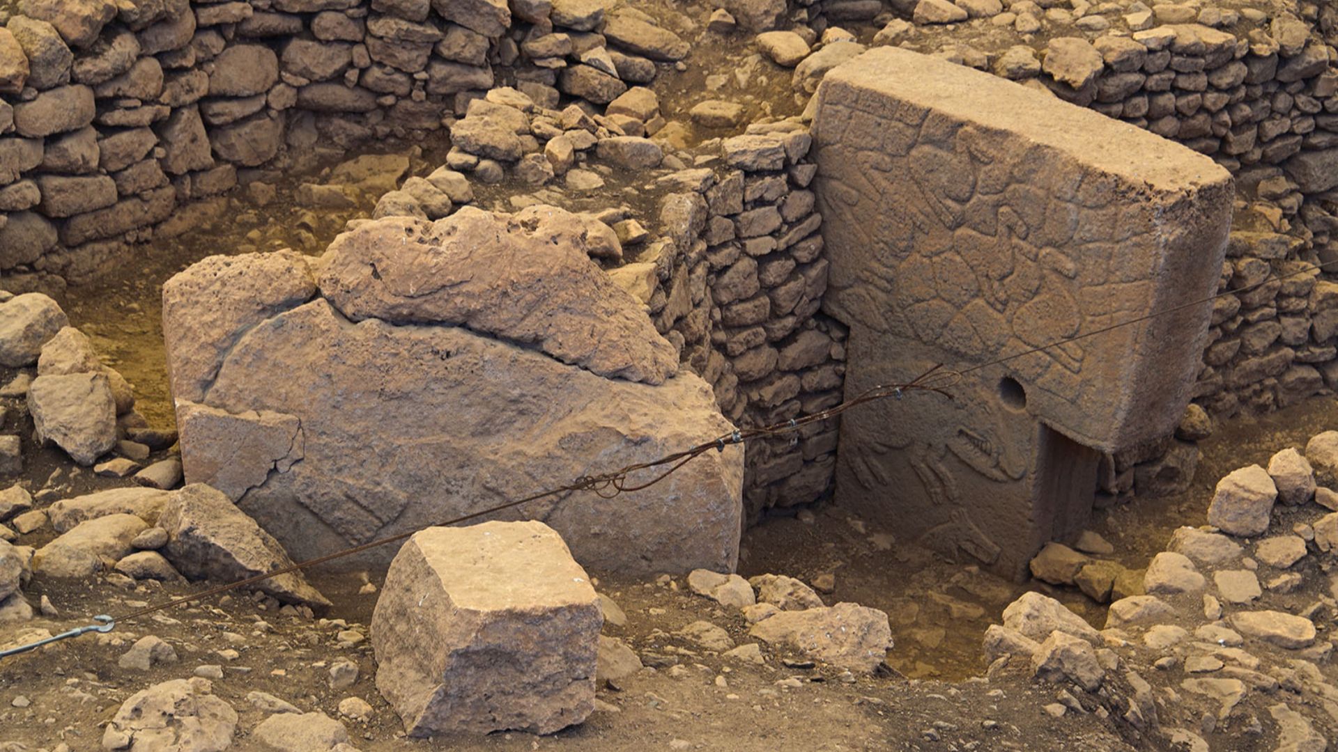 File:Göbeklitepe Building C 5376.jpg