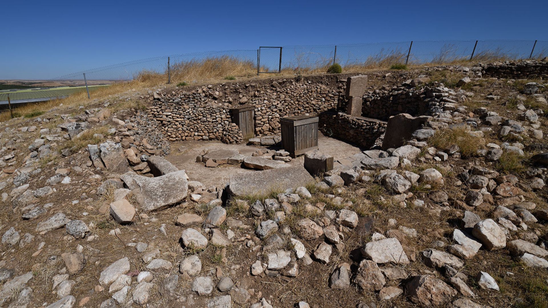 File:Göbeklitepe Building F 5370.jpg