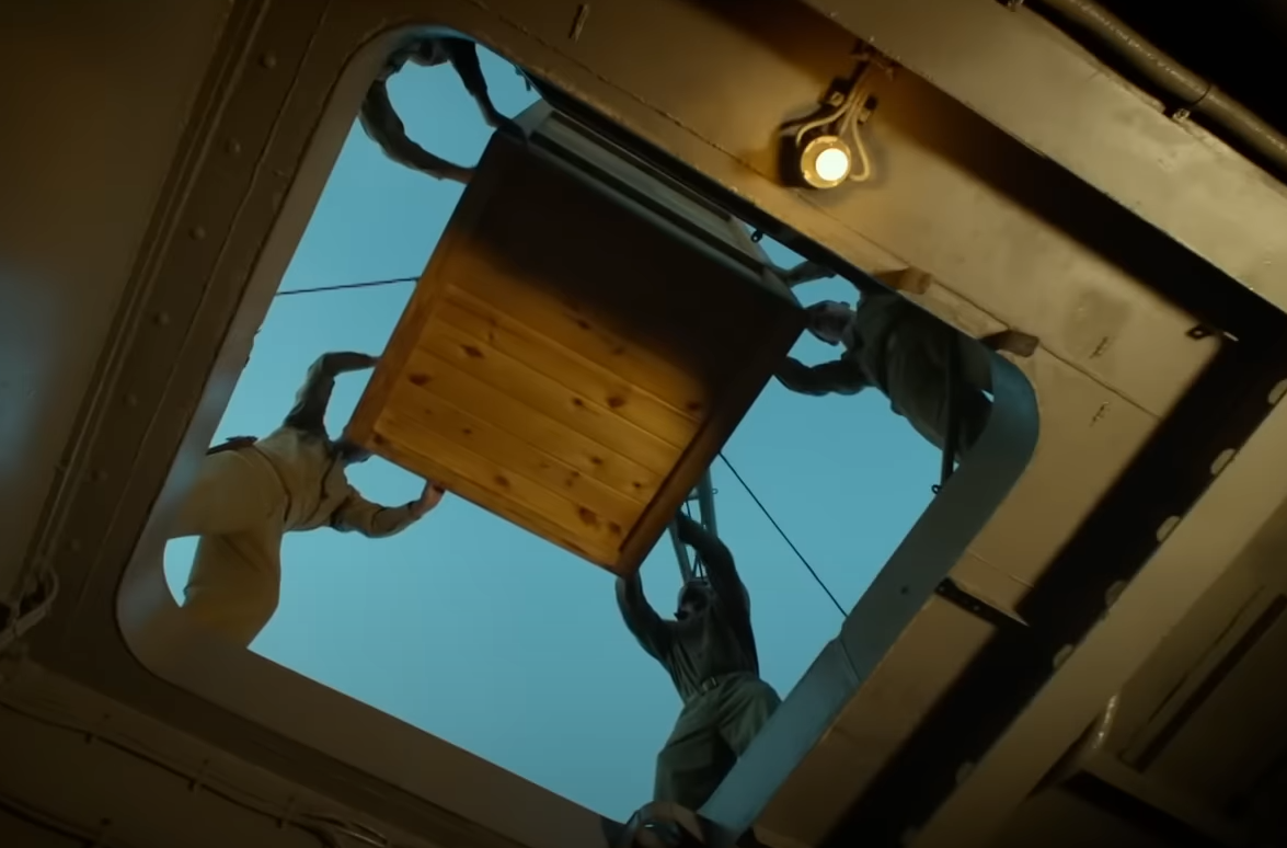 A screenshot from the movie USS Indianapolis: Men of Courage