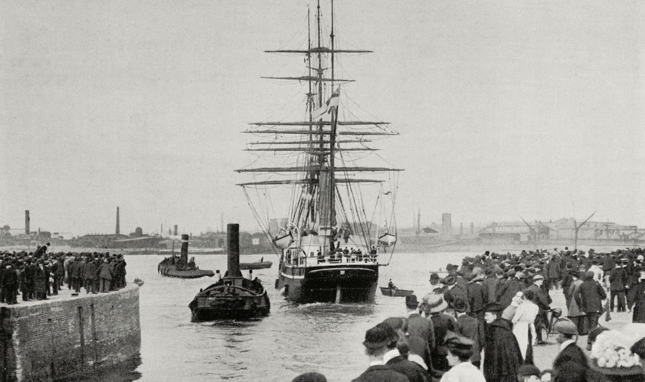 The Terra Nova ship setting sail from London The Terra Nova ship setting sail from London, Antarctic expedition by Robert Falcon Scott, June 1, 1910, United Kingdom, from L'Illustrazione Italiana, Year XL, No 7, February 16, 1913.