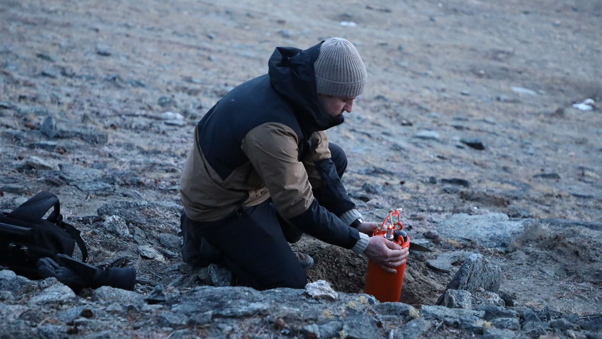 File:Проведение геофизического эксперимента.jpg