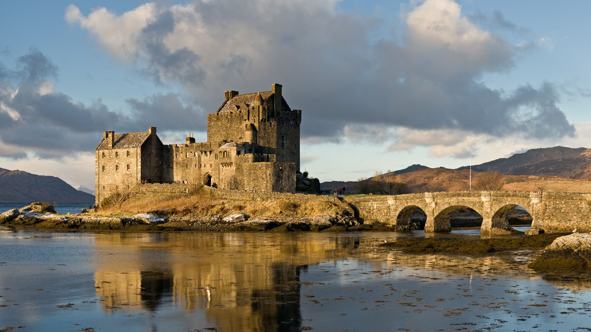 File:Eilean Donan Castle, Scotland - Jan 2011.jpg