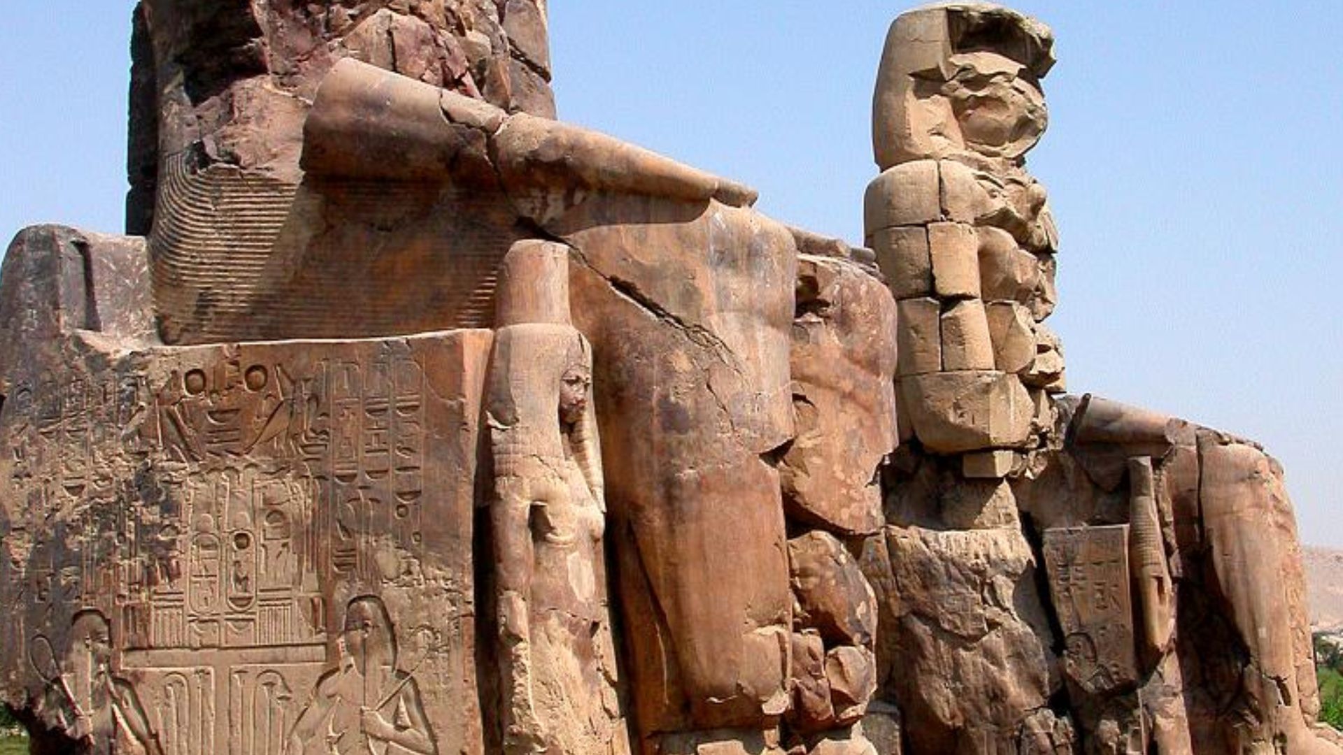 File:Egypt-4B-054 - Colossi of Memnon.jpg