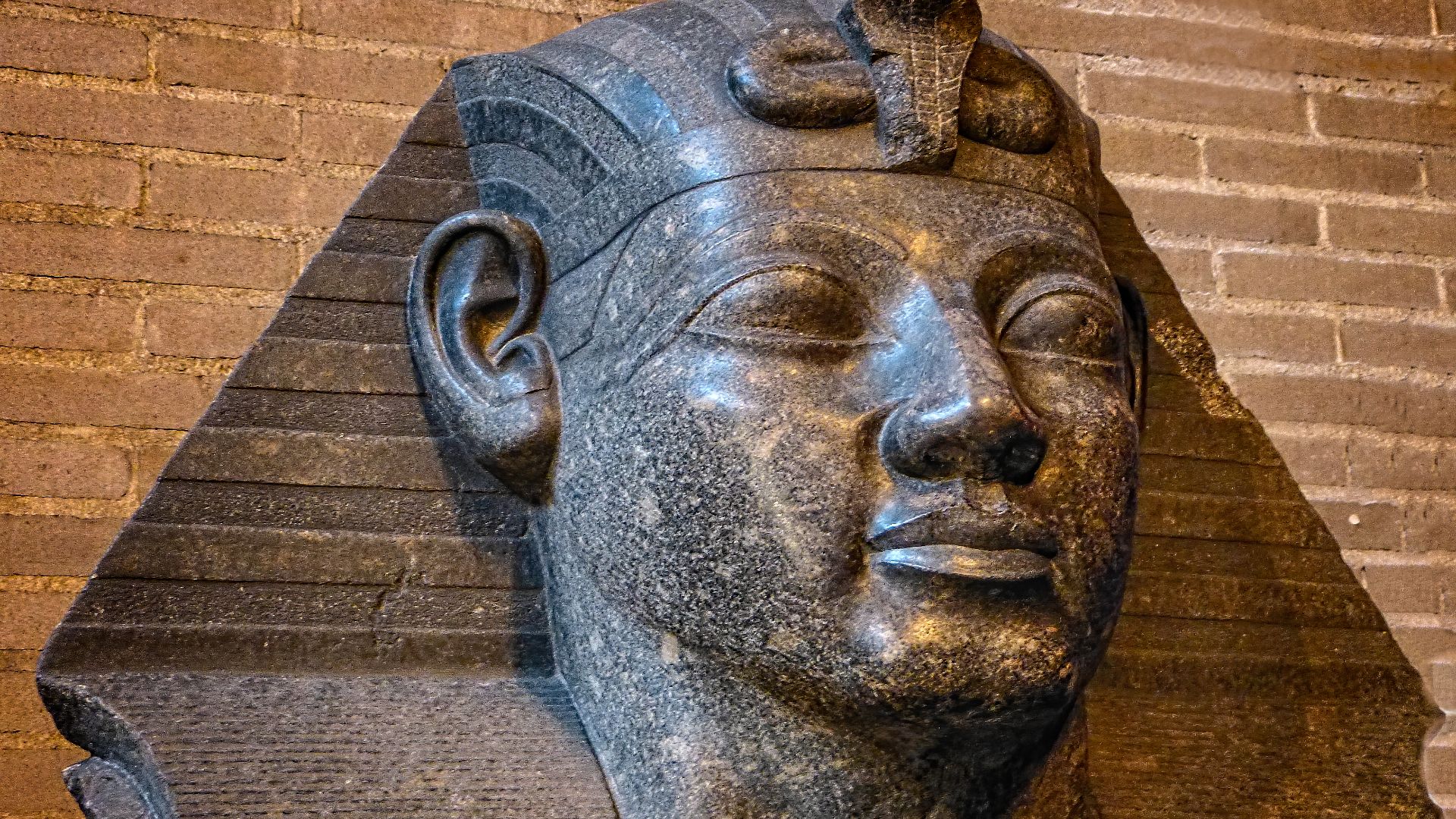 File:Partially restored head of an Egyptian King 1539-1292 BCE.jpg