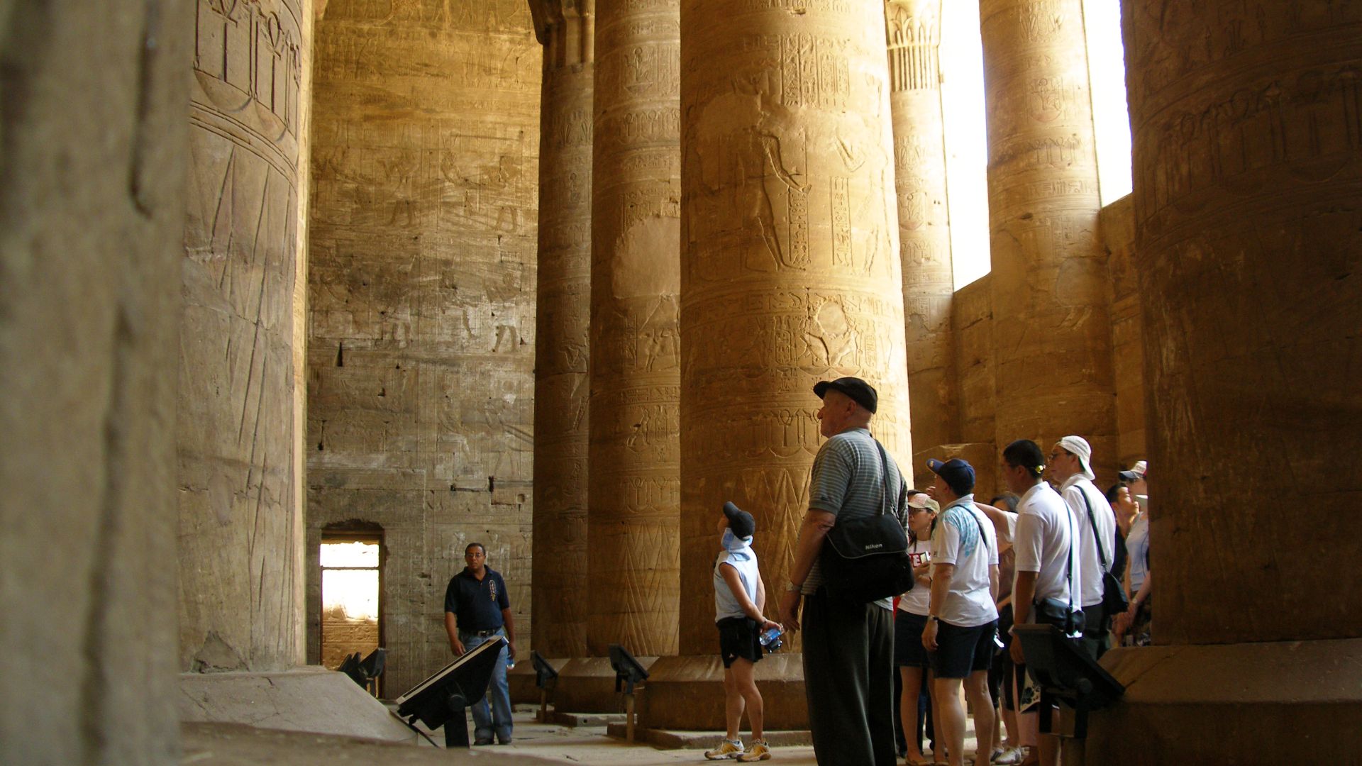 File:Temple of Edfu, Inner halls, Egypt.jpg