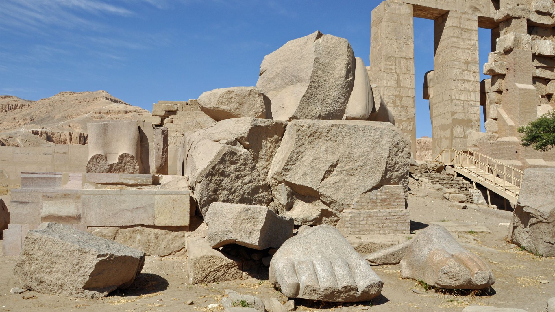 File:Luxor Ramesseum R13.jpg