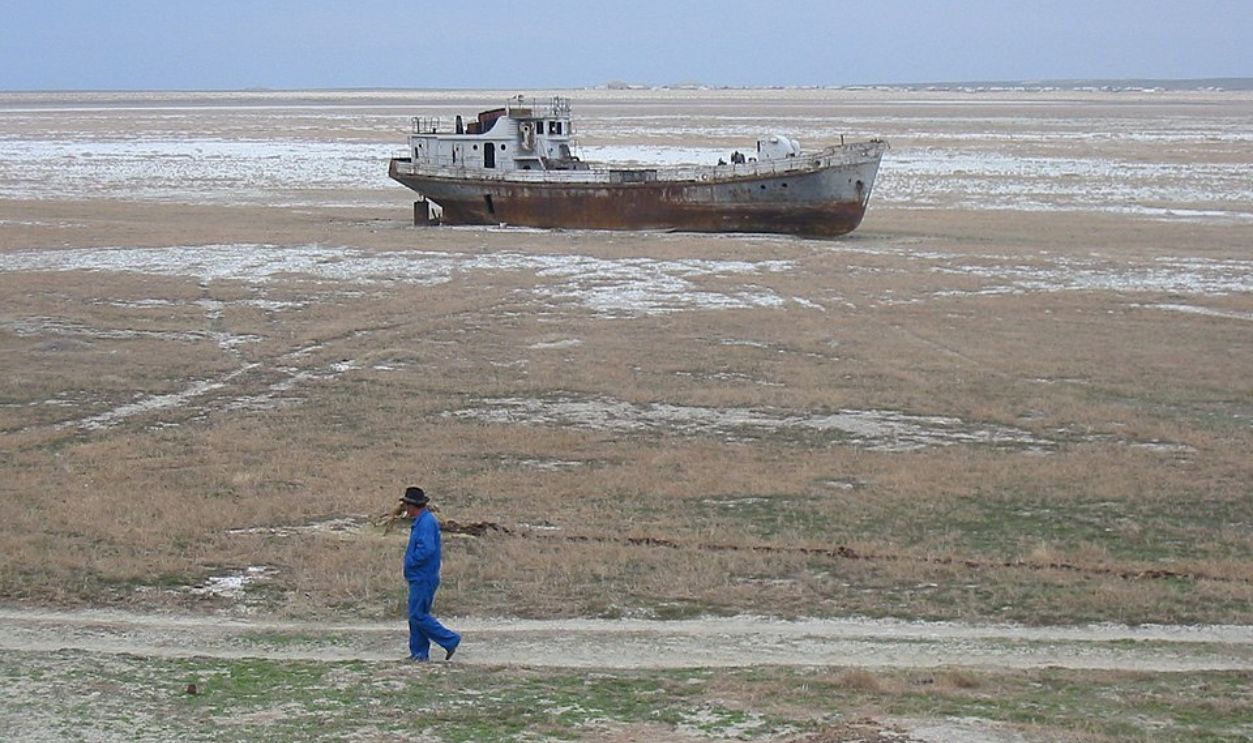 Empty Aral sea bed
