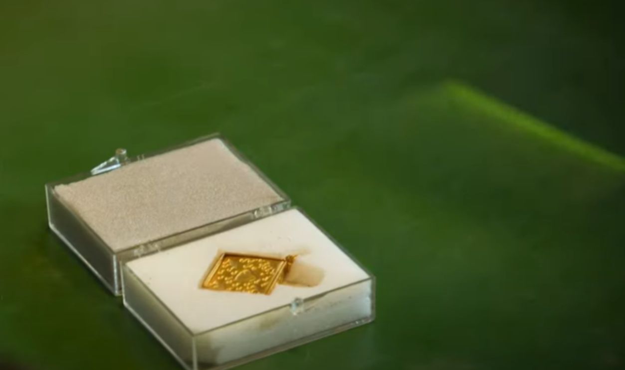 Hockley Pendant in a box