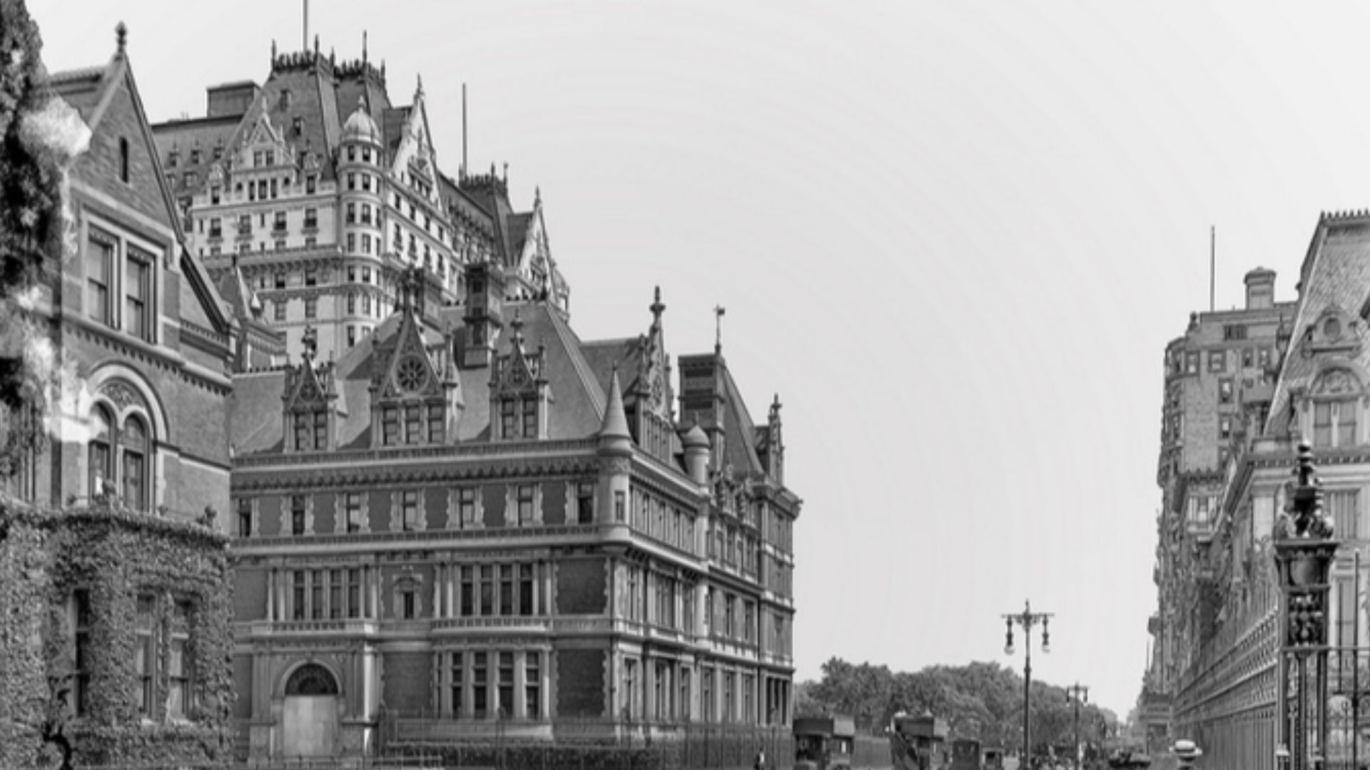 File:Fifth Avenue, Vanderbilt mansion and Plaza Hotel, 1910.jpg