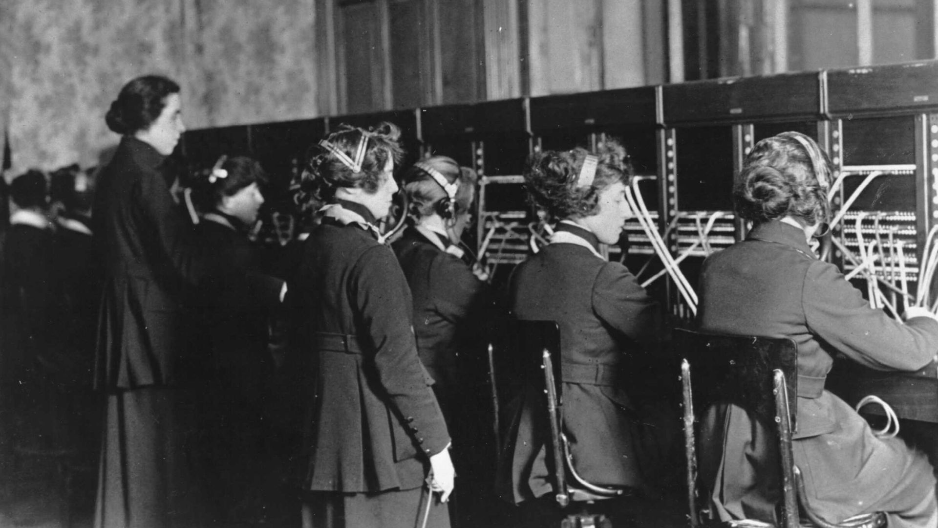 File:SC-39594 Telephone switchboard room in Hotel Crillon, headquarters American Delegation at Peace Conference.jpg