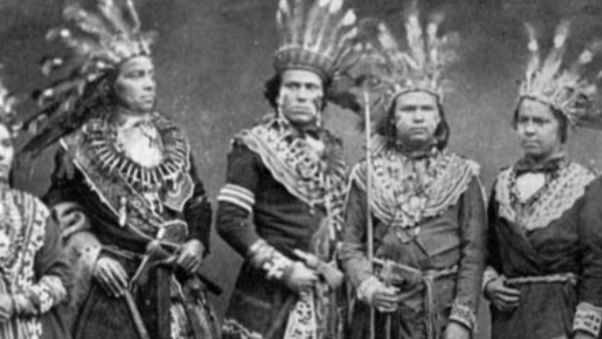 File:Hombres ojibwe.jpg