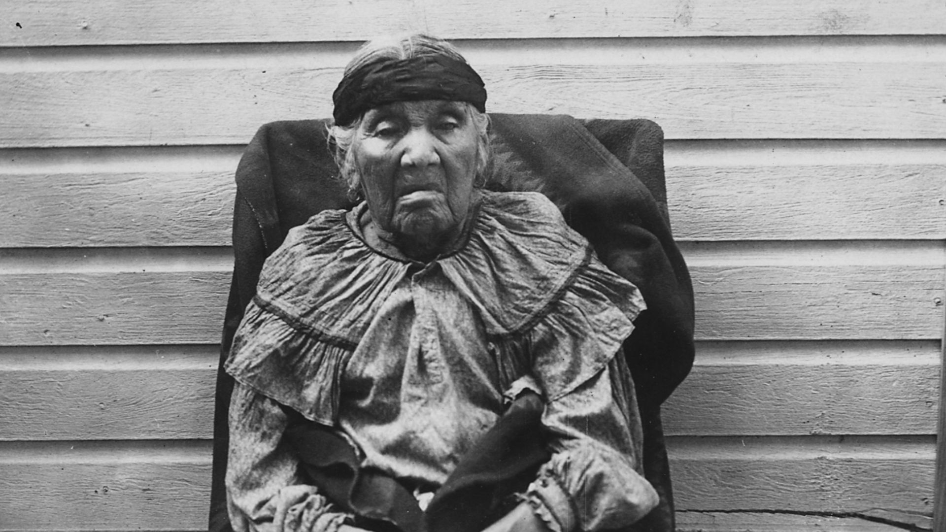 File:Ma-ah-go-quah, wife of John Big Fout, of the Potawatomi Tribe - NARA - 285625.jpg