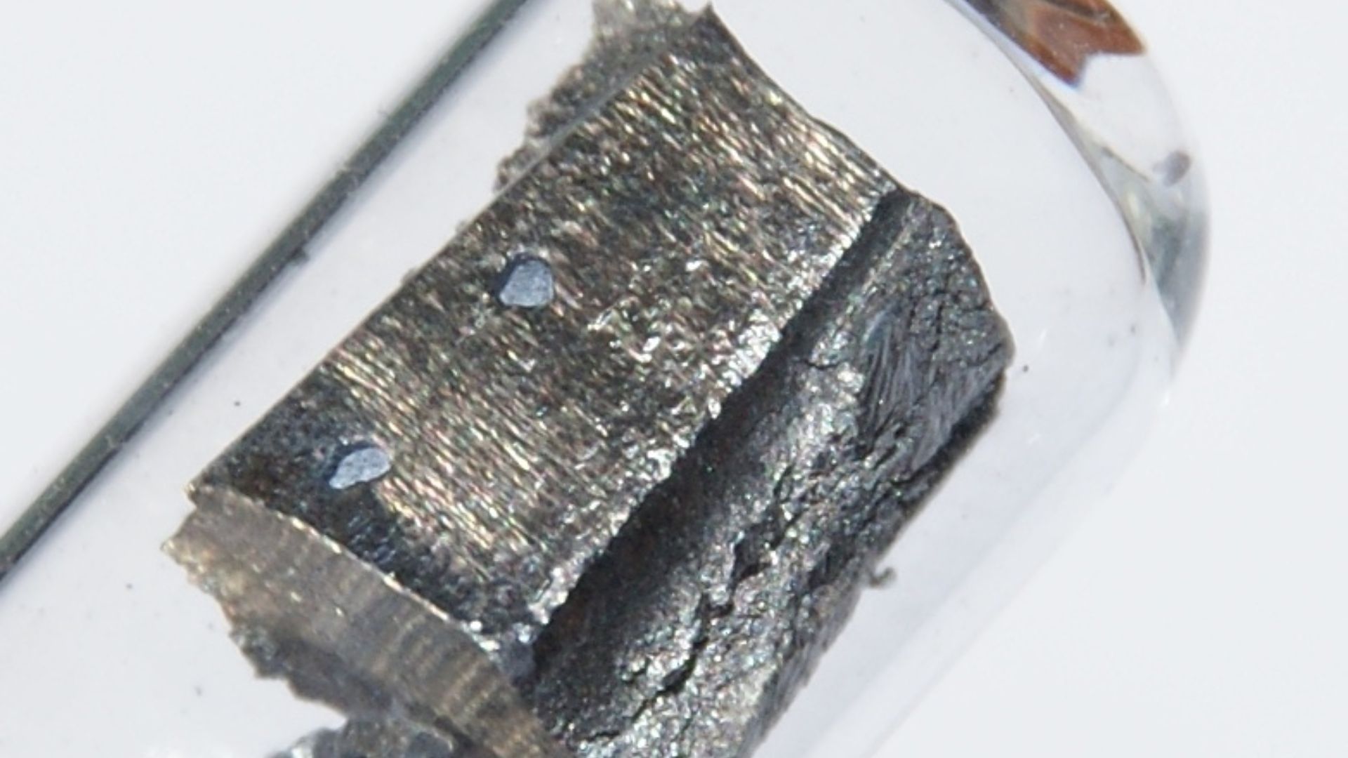 File:Neodymium (60 Nd).jpg