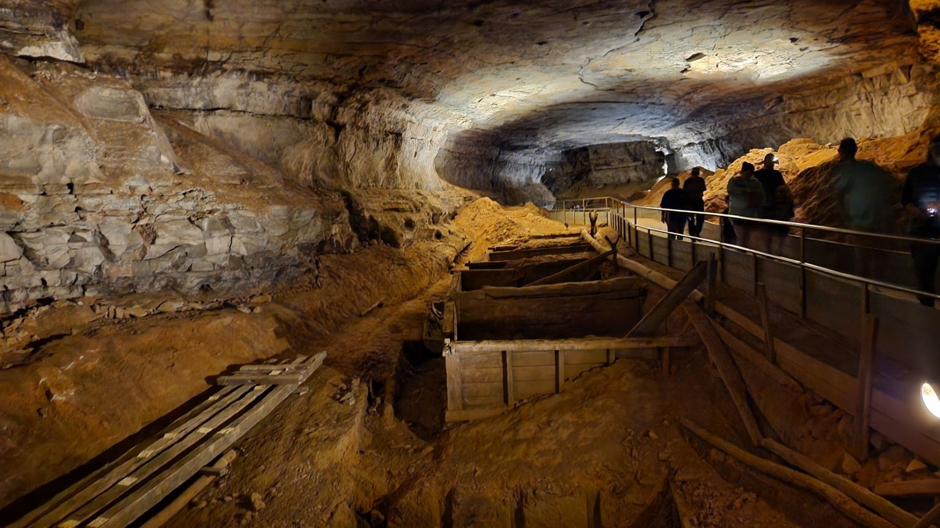 File:Mammoth Cave Saltpeter Mine.jpg