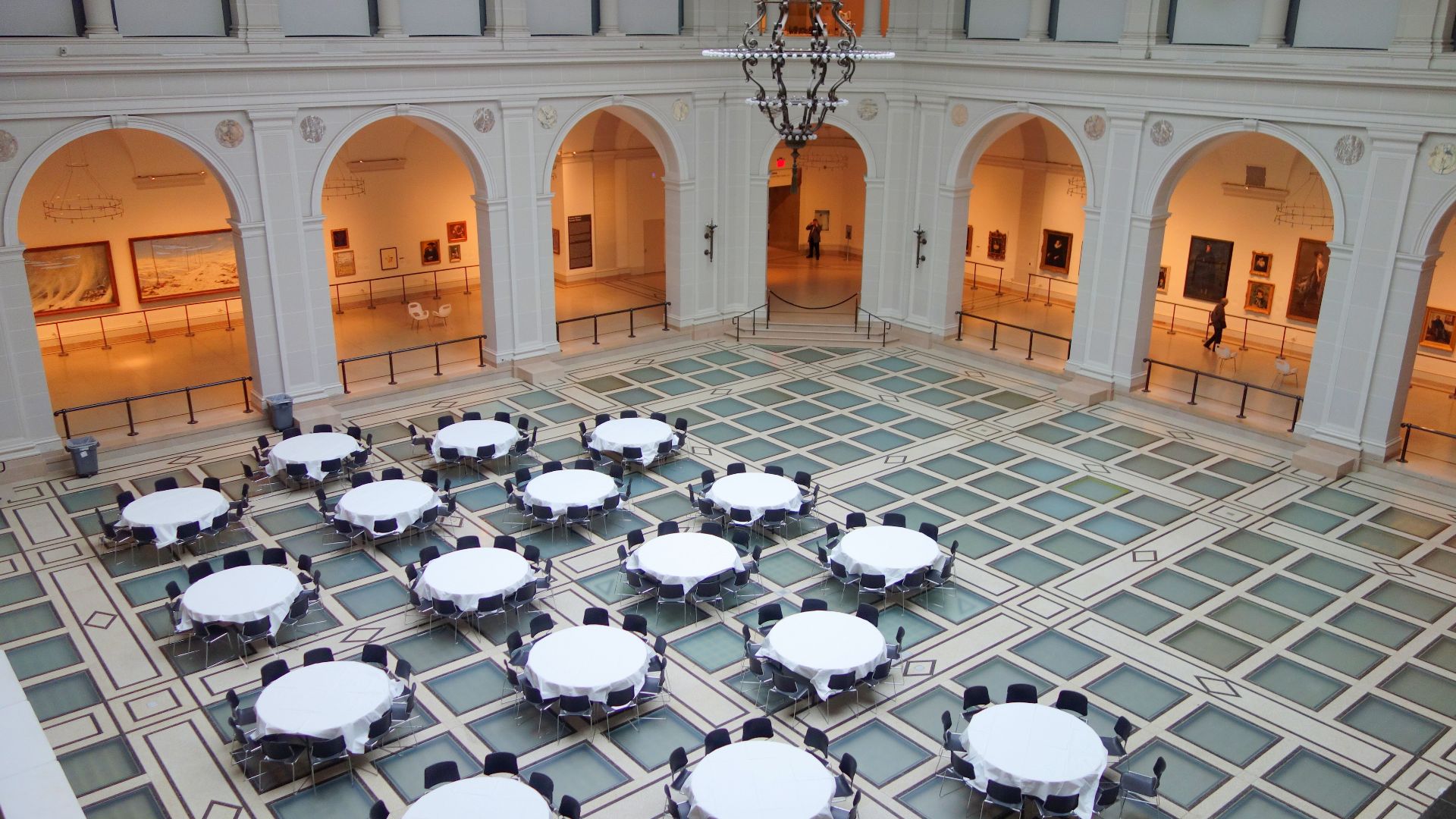 File:Courtyard view 3 - Brooklyn Museum - Brooklyn, NY - DSC08822.JPG